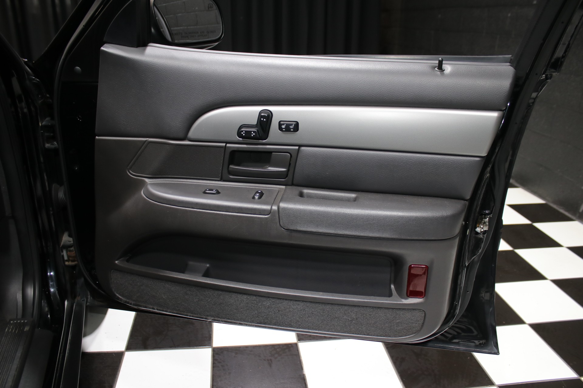 2004 Mercury Marauder 29