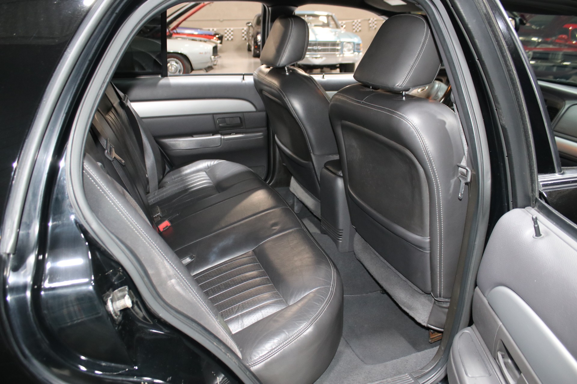 2004 Mercury Marauder 35