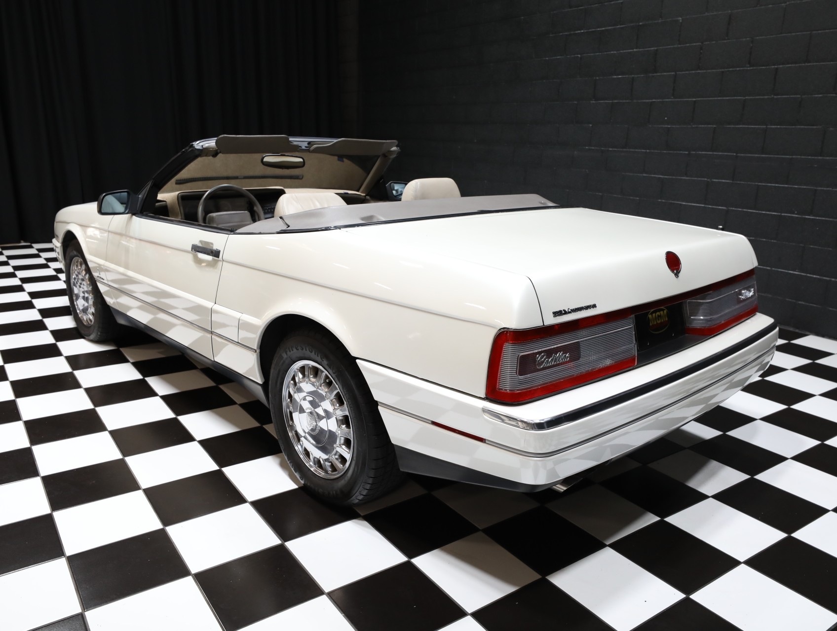 1993 Cadillac Allante 24