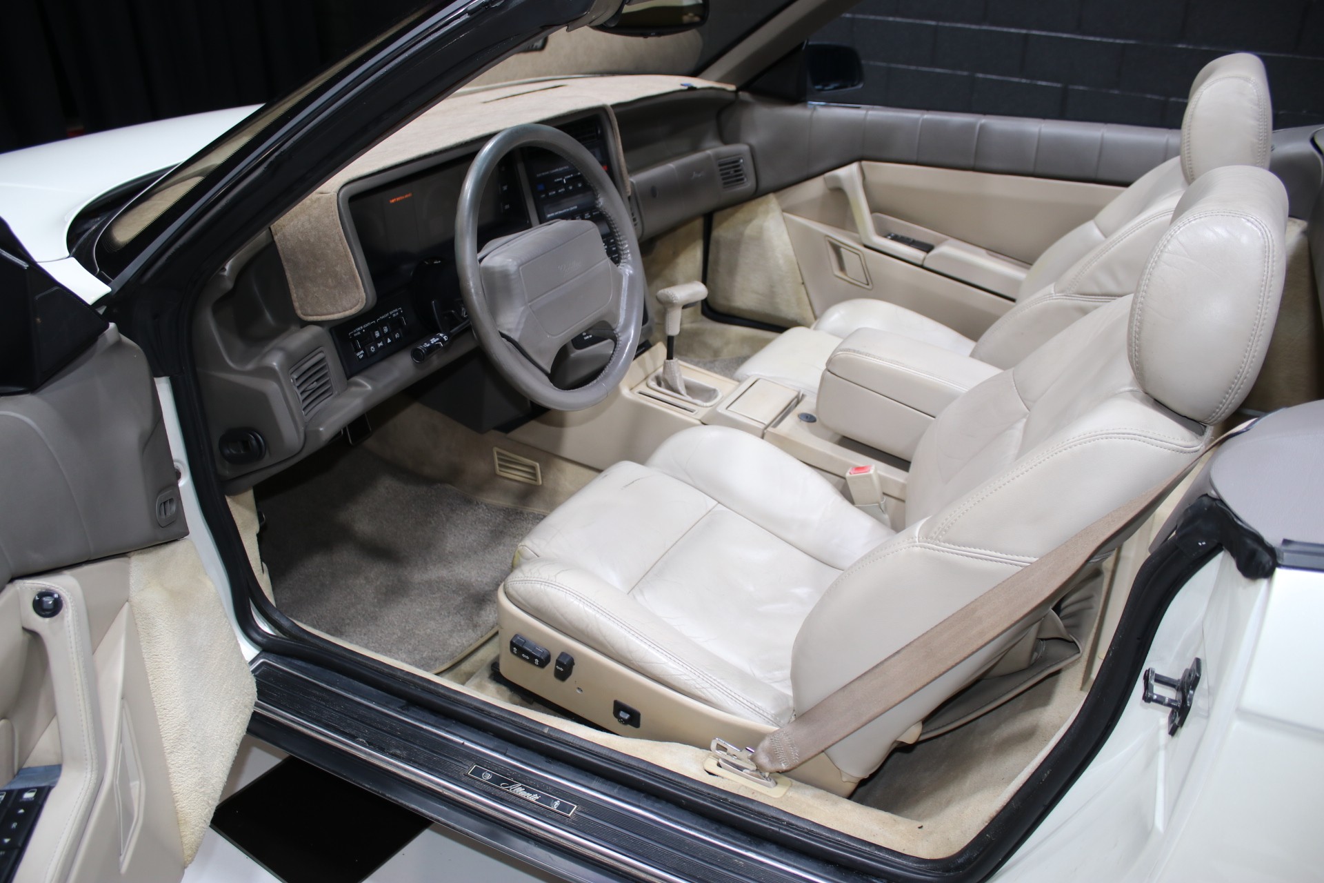 1993 Cadillac Allante 4