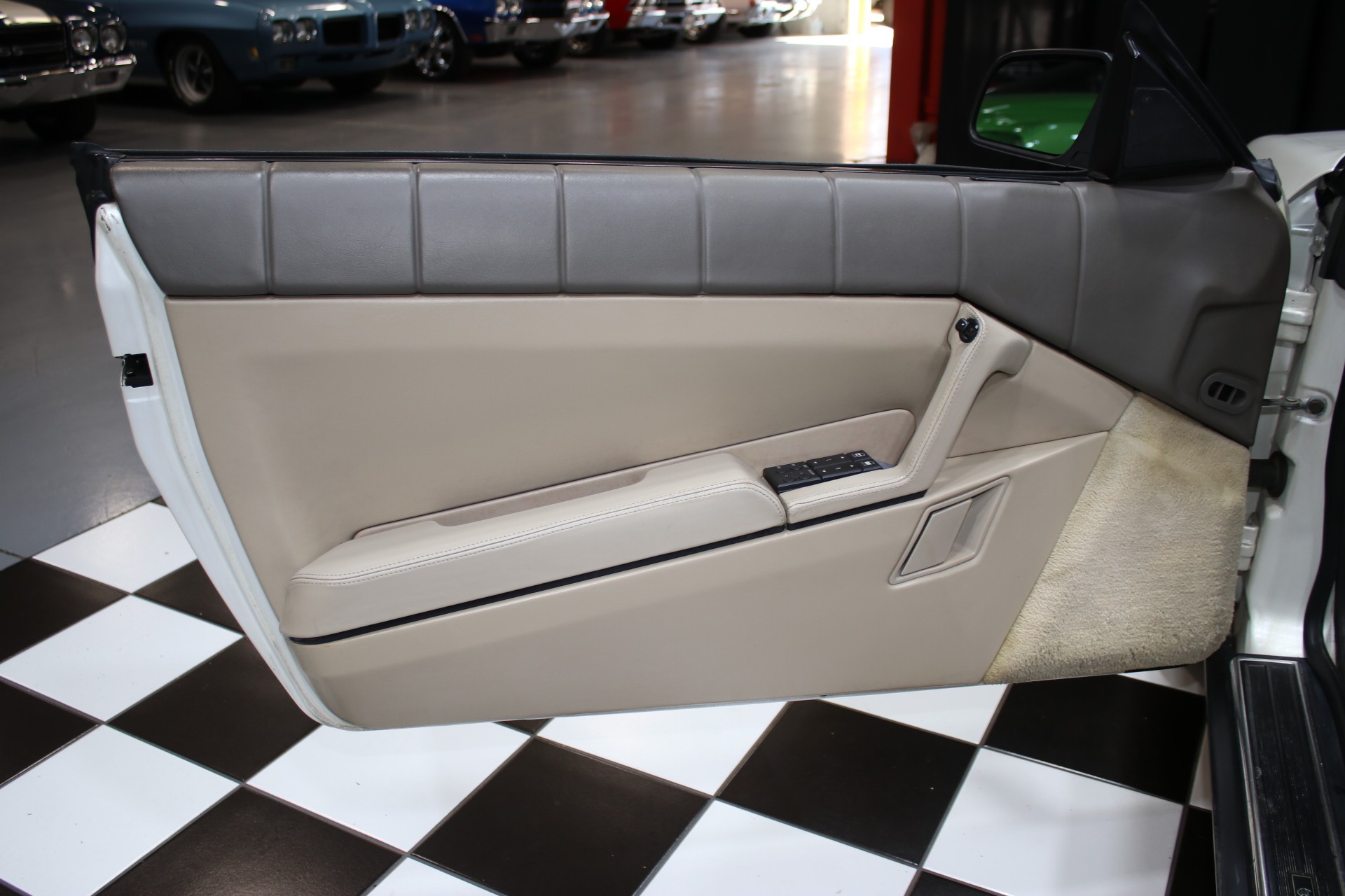 1993 Cadillac Allante 42