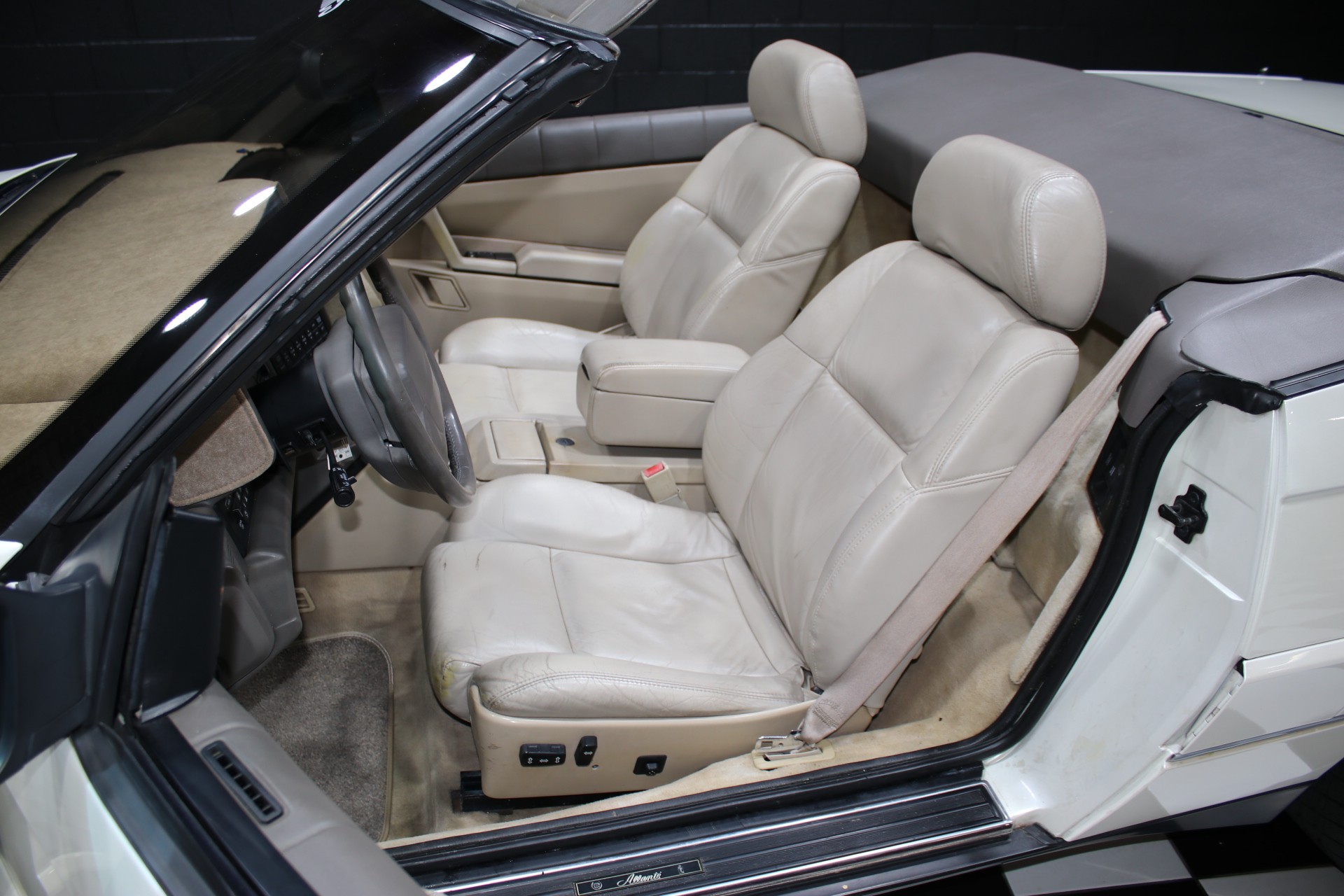 1993 Cadillac Allante 46