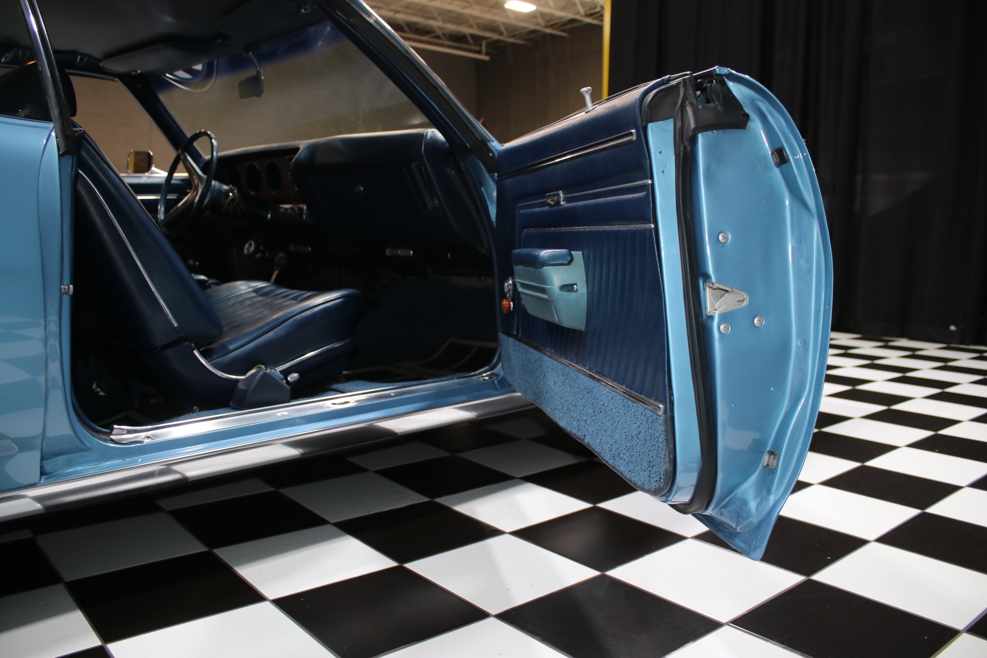 1970 Pontiac GTO 37