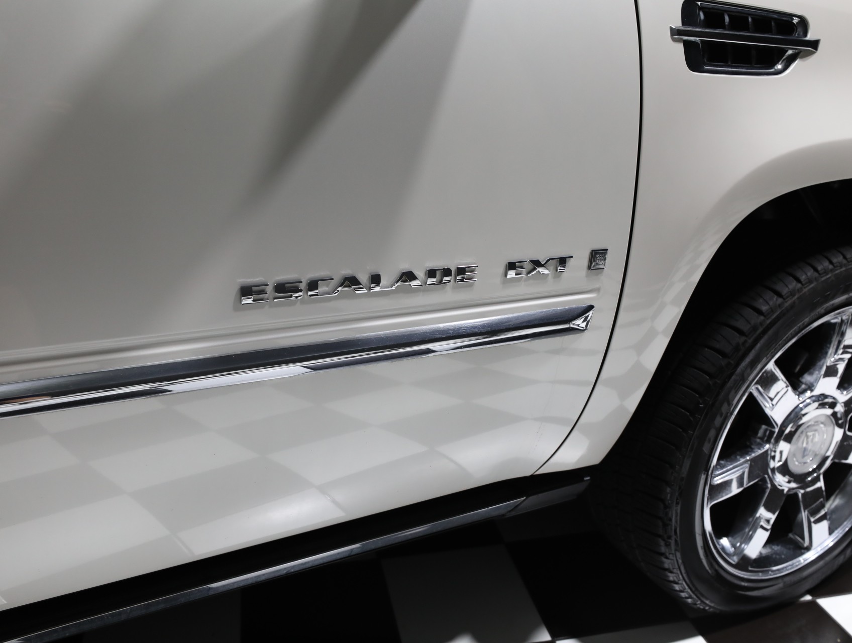 2007 Cadillac Escalade EXT 15