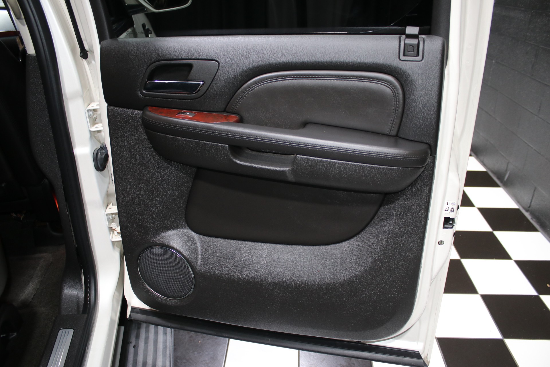 2007 Cadillac Escalade EXT 34