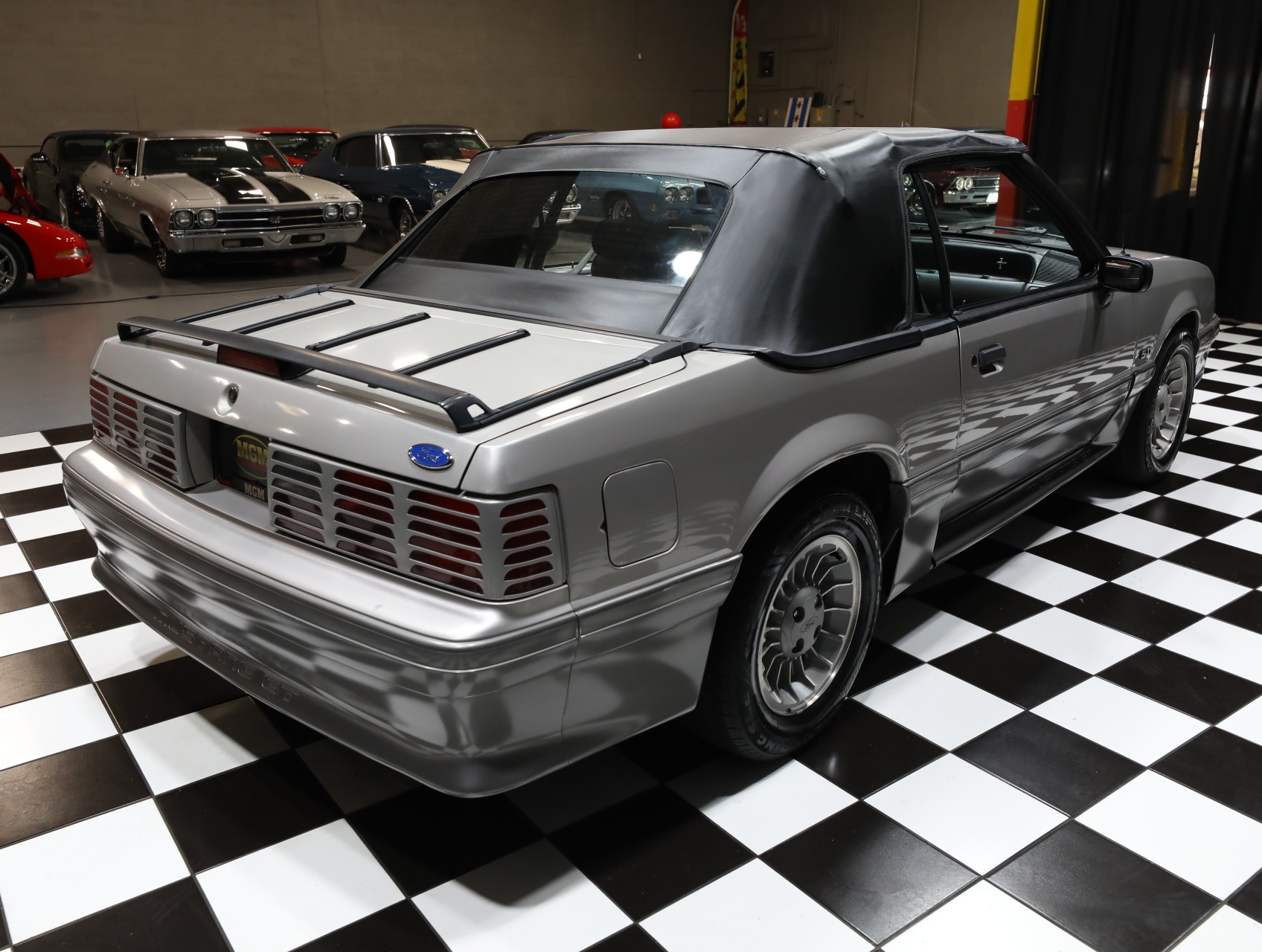 1990 Ford Mustang 10