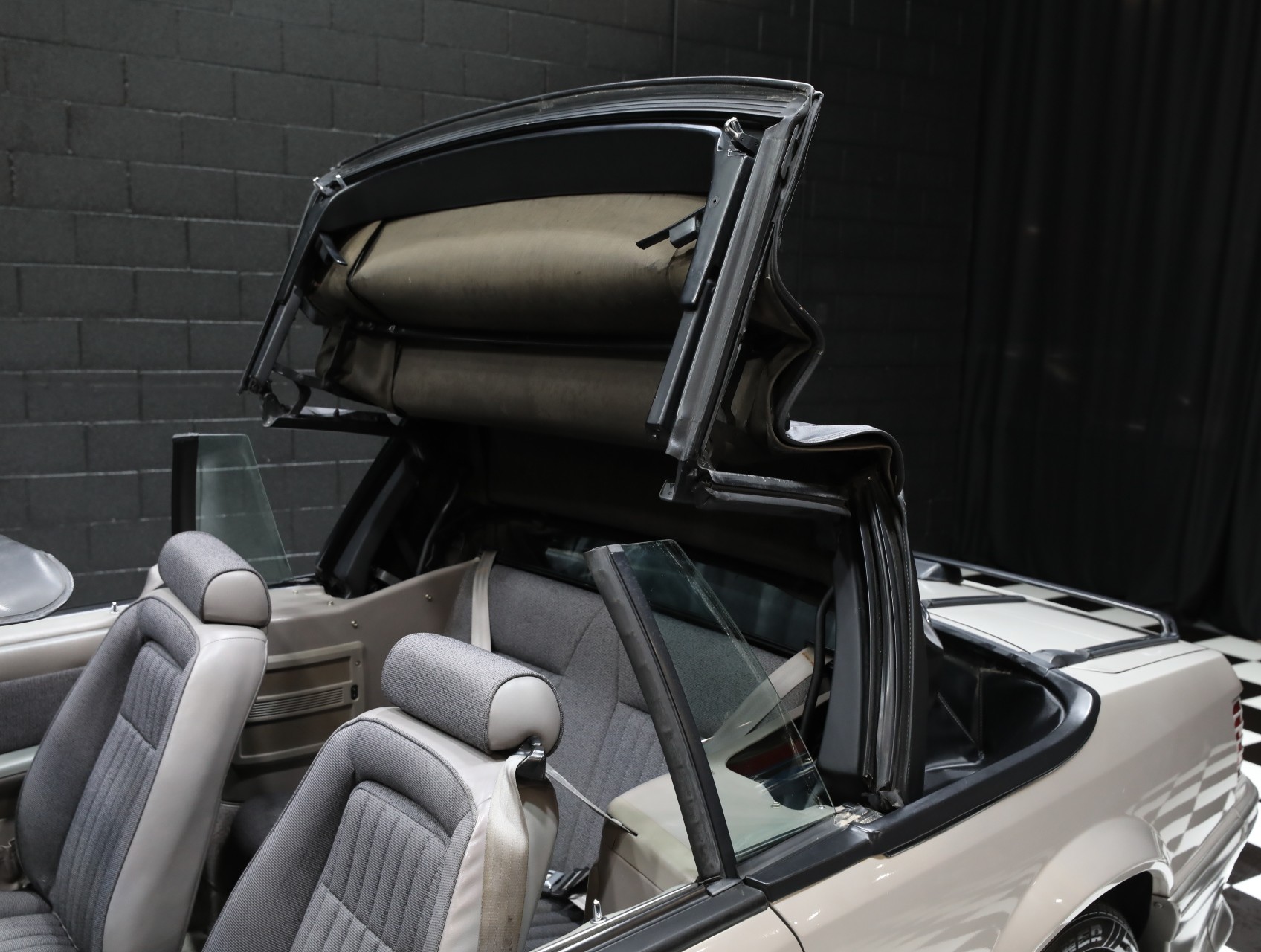 1990 Ford Mustang 11
