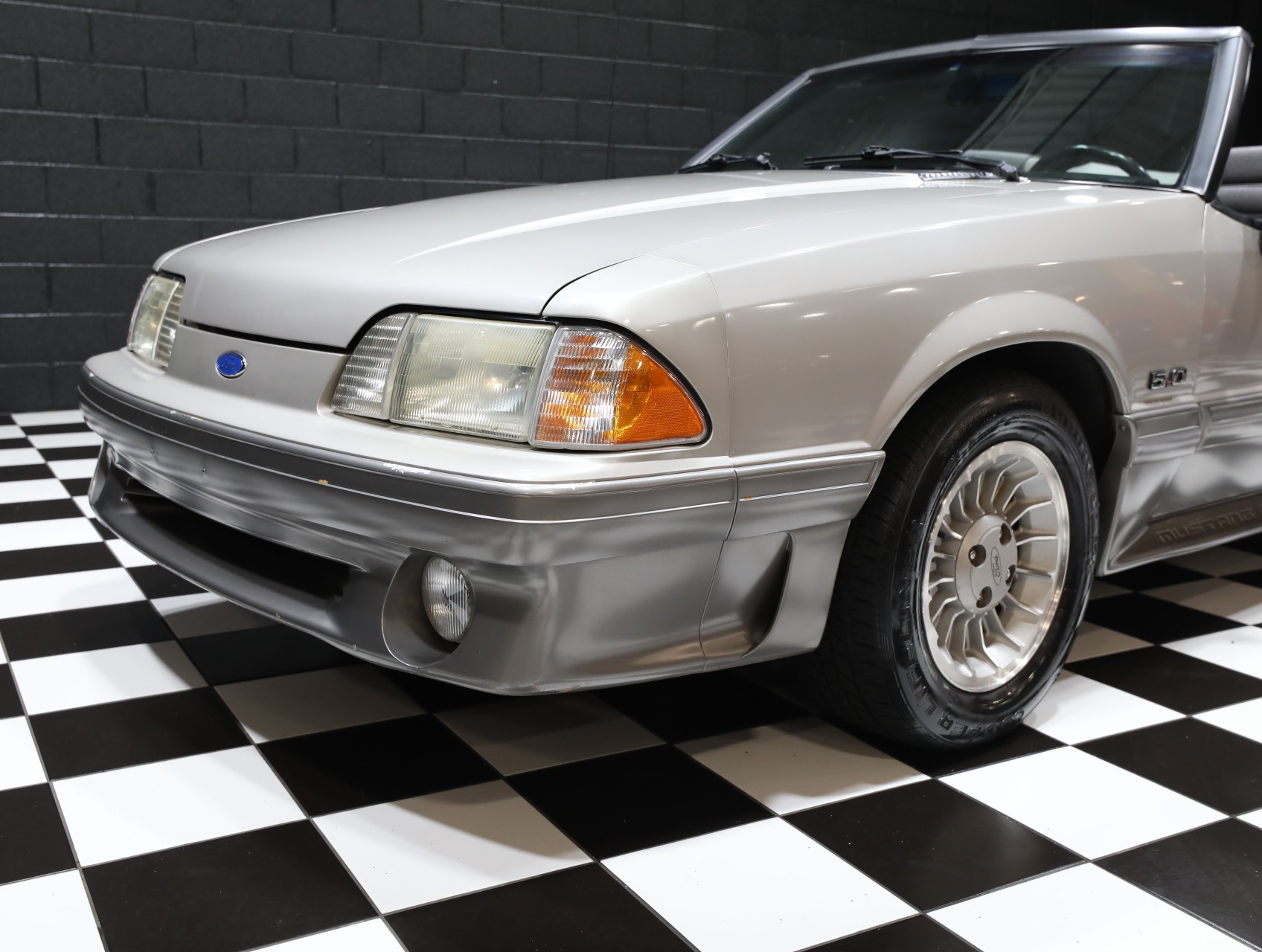 1990 Ford Mustang 13