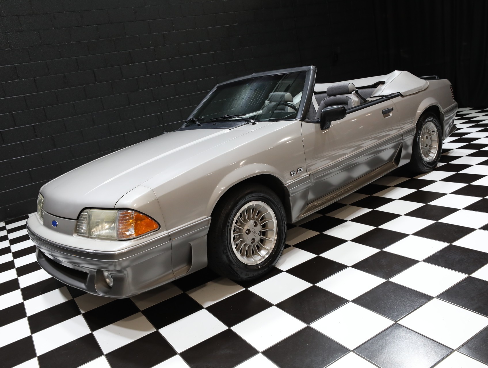 1990 Ford Mustang 14