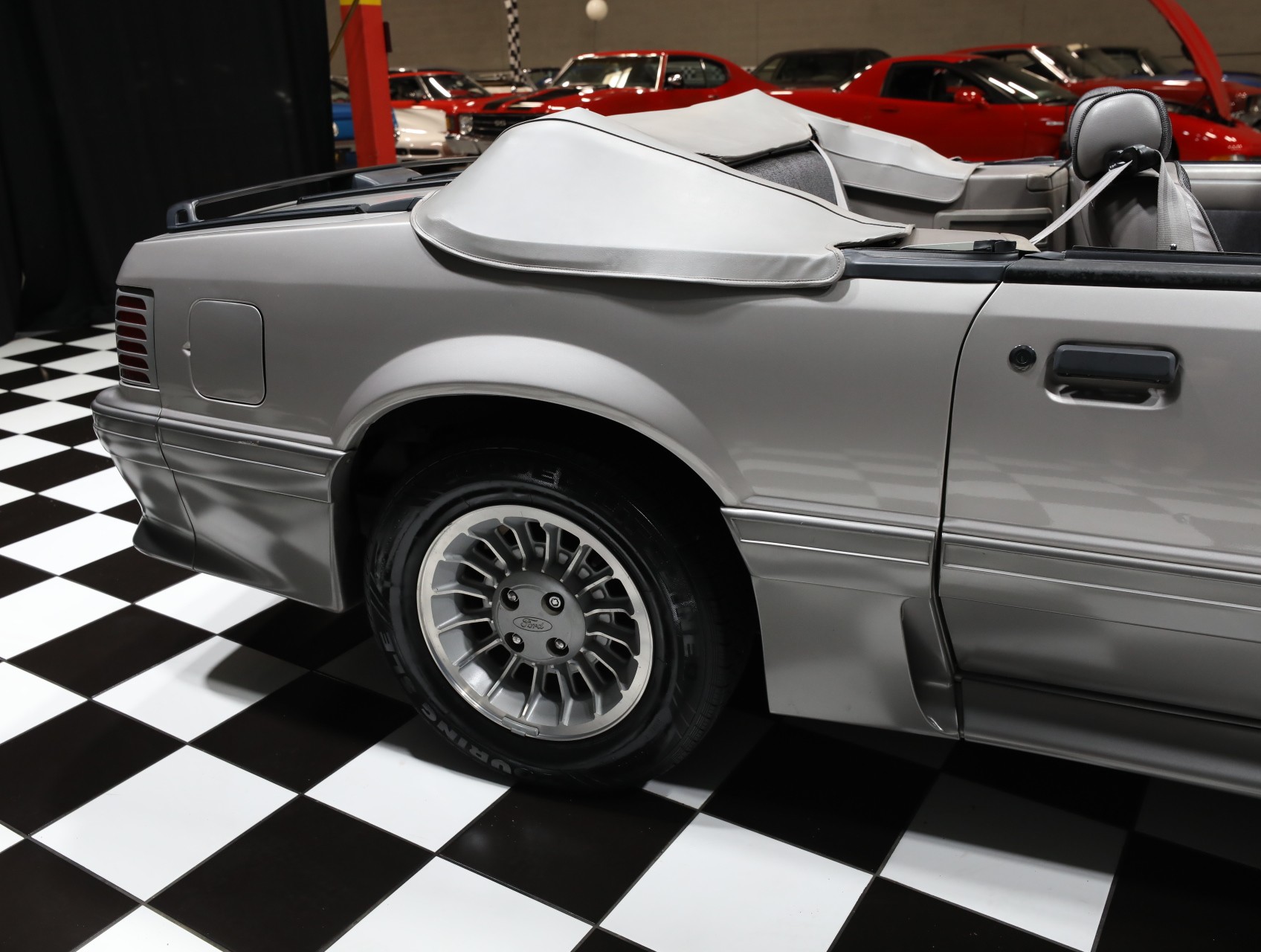 1990 Ford Mustang 24