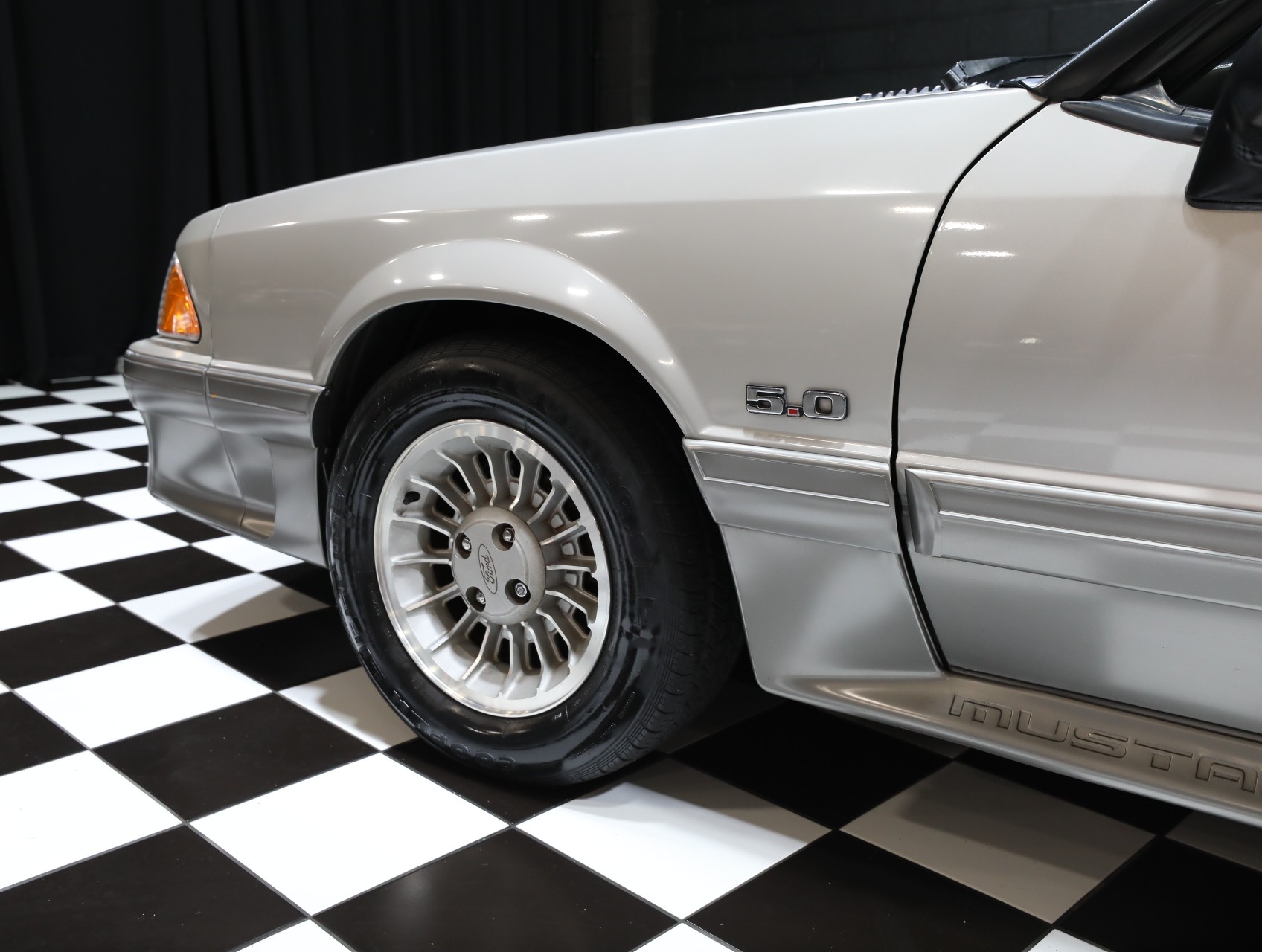 1990 Ford Mustang 38