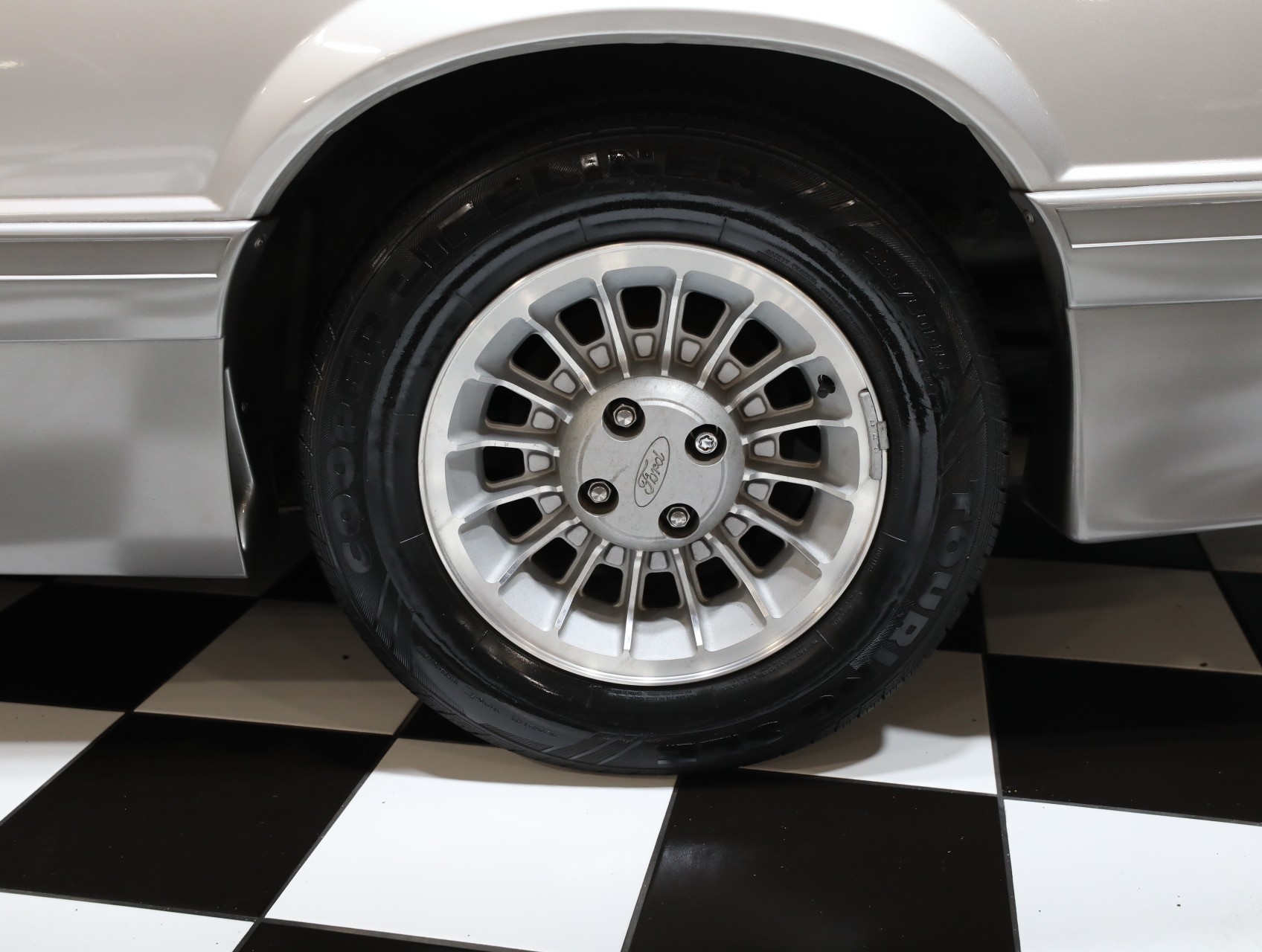 1990 Ford Mustang 39