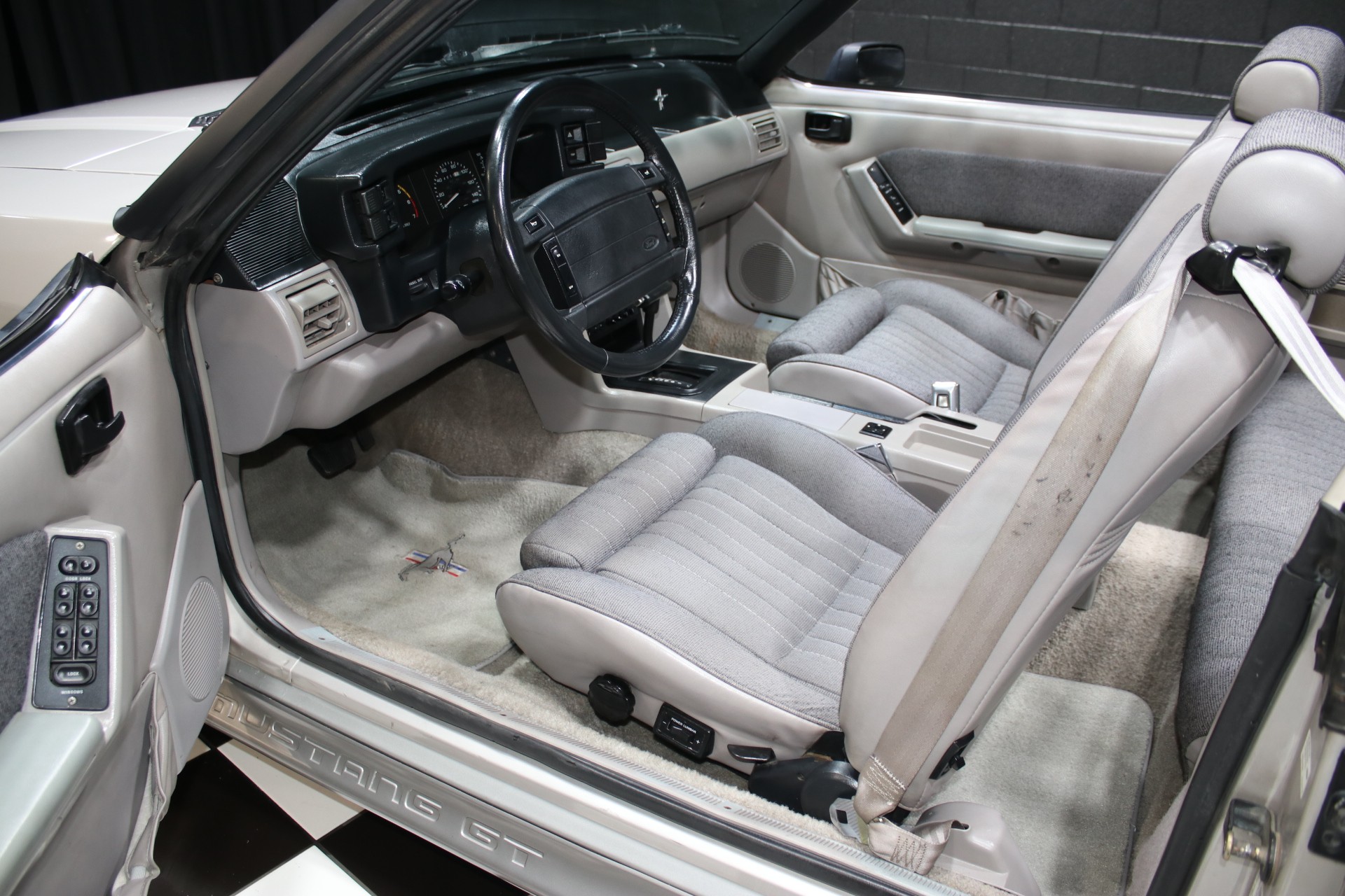 1990 Ford Mustang 3