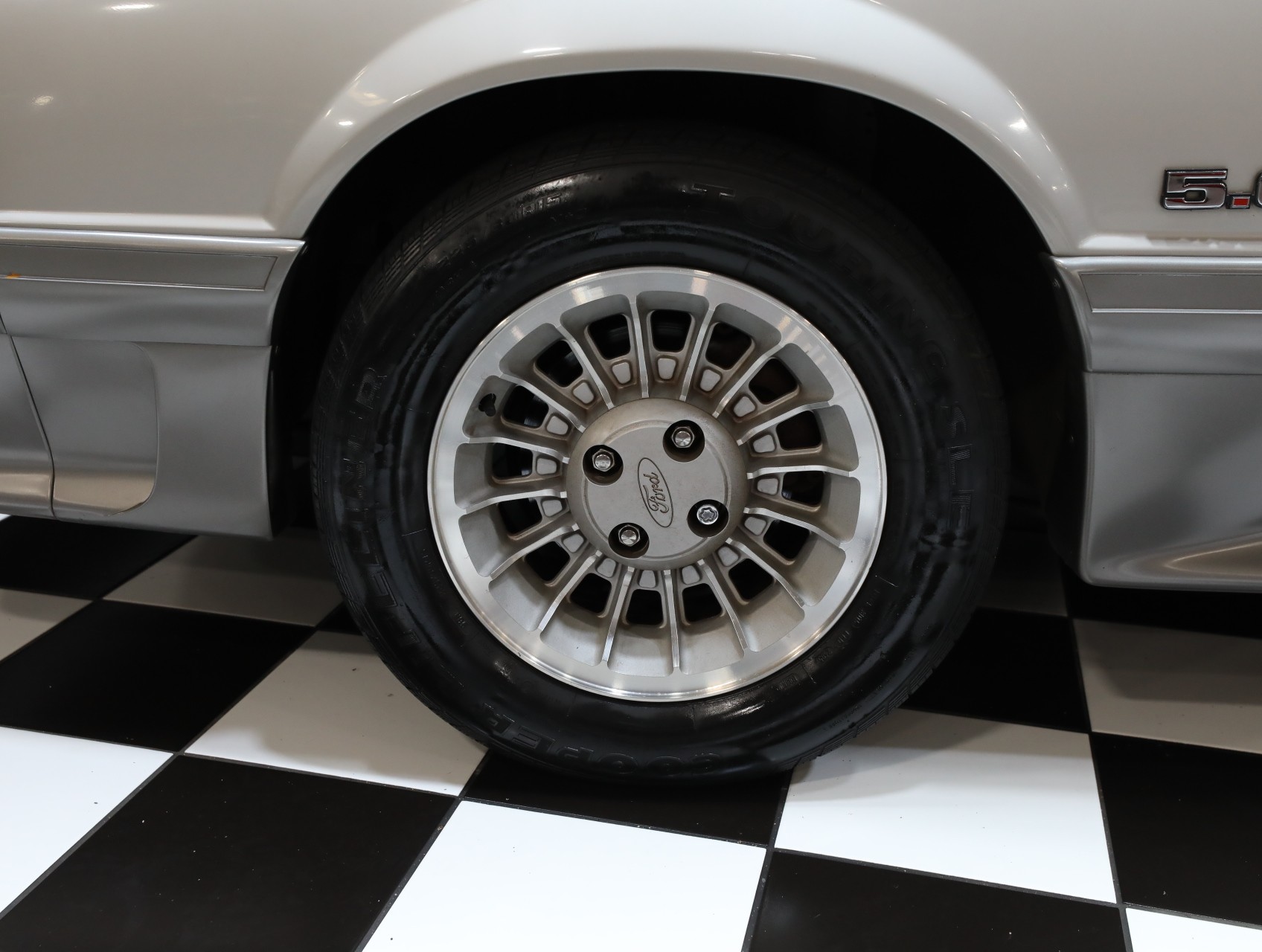 1990 Ford Mustang 40