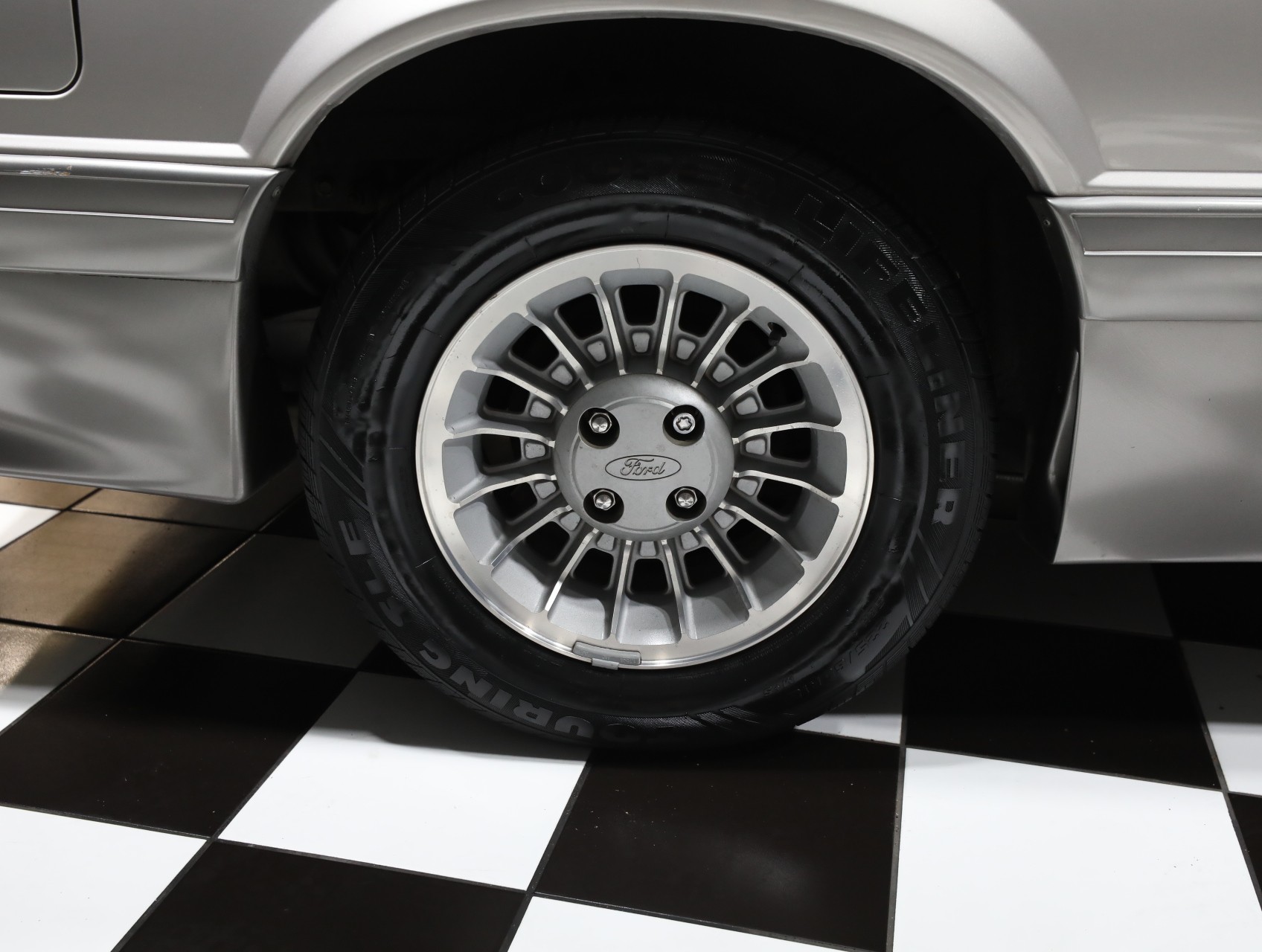 1990 Ford Mustang 42