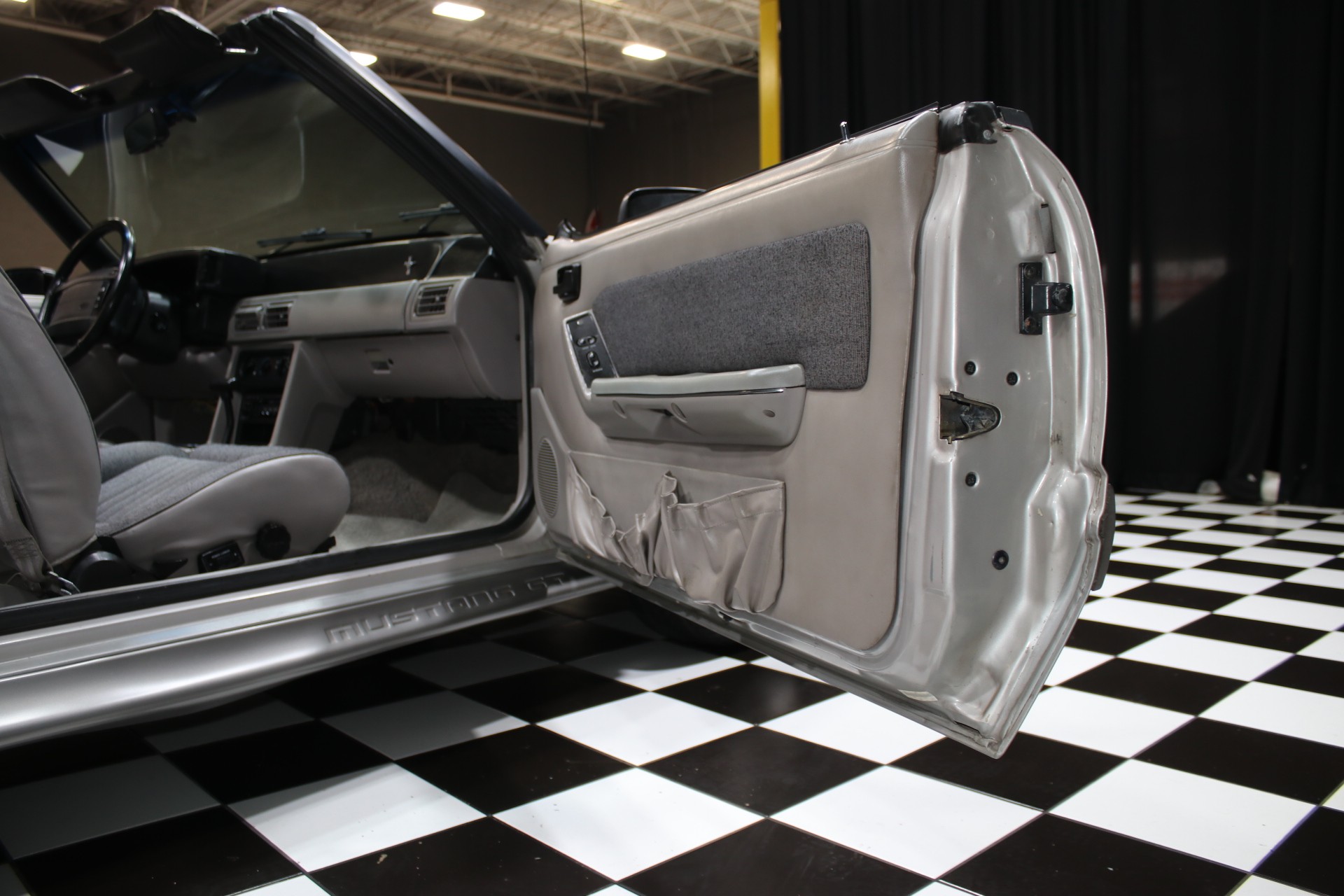 1990 Ford Mustang 46
