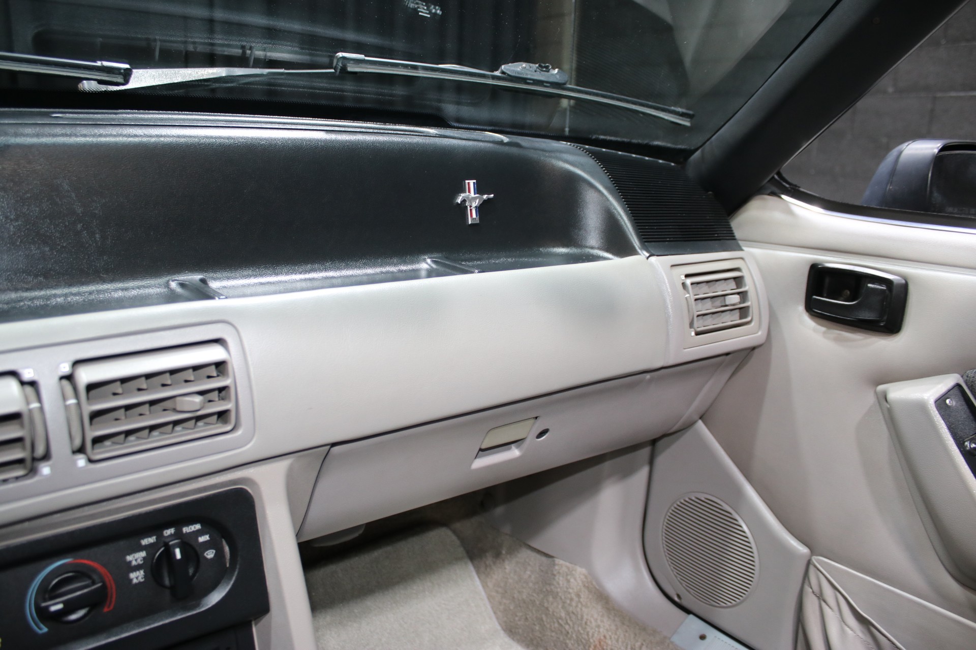 1990 Ford Mustang 59