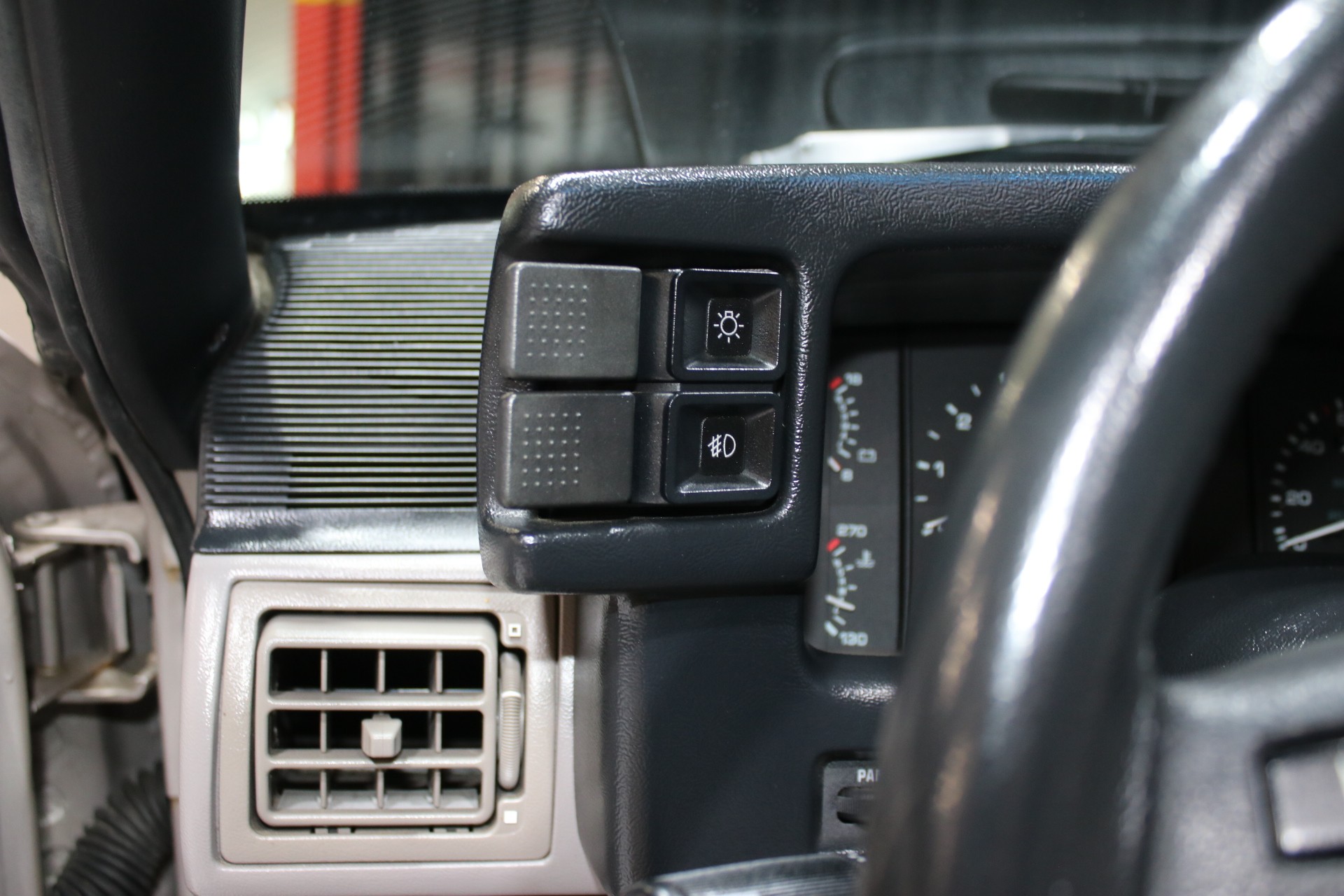 1990 Ford Mustang 64