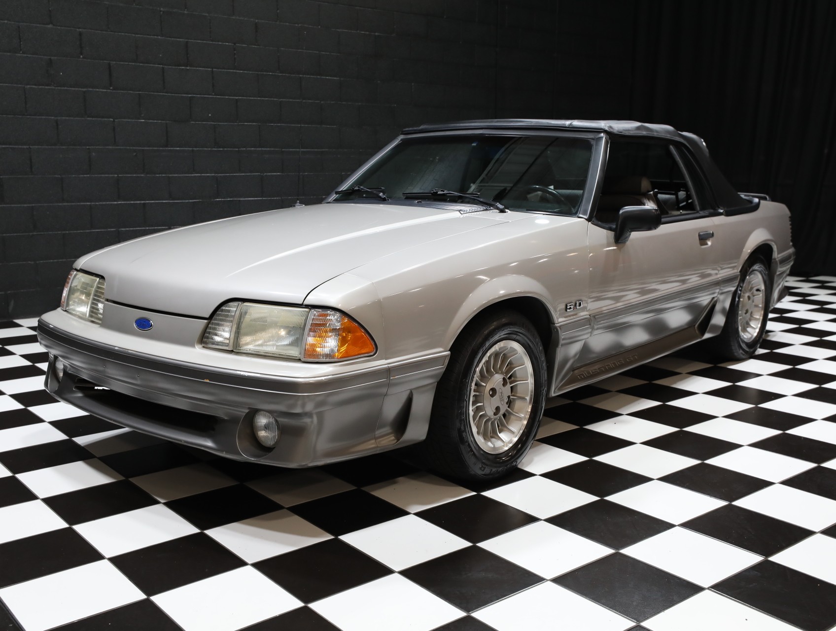 1990 Ford Mustang 6