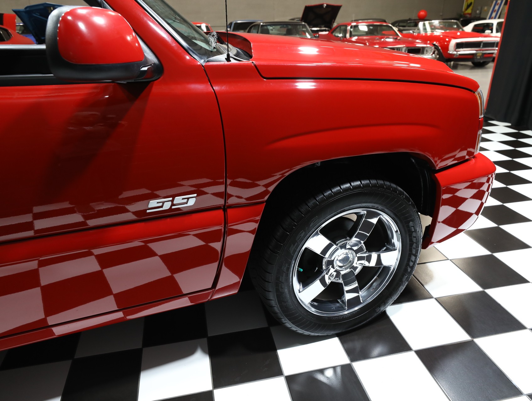 2006 Chevrolet Silverado 1500 SS 16