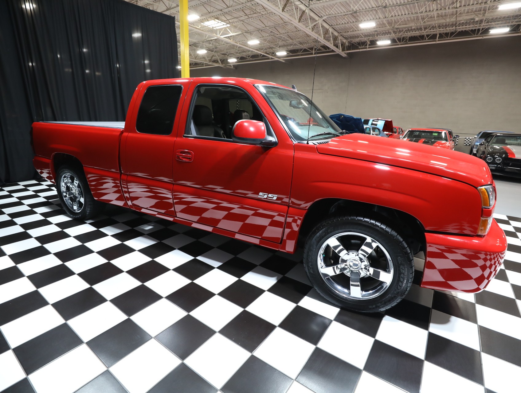 2006 Chevrolet Silverado 1500 SS 19