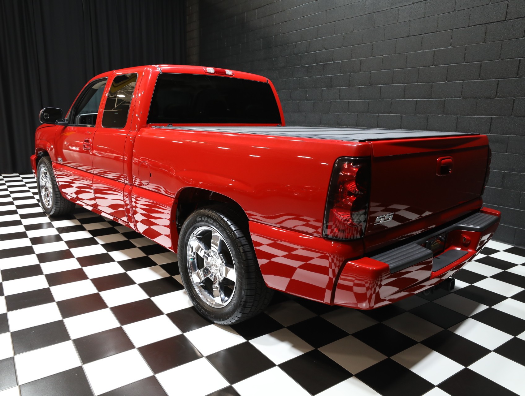 2006 Chevrolet Silverado 1500 SS 29