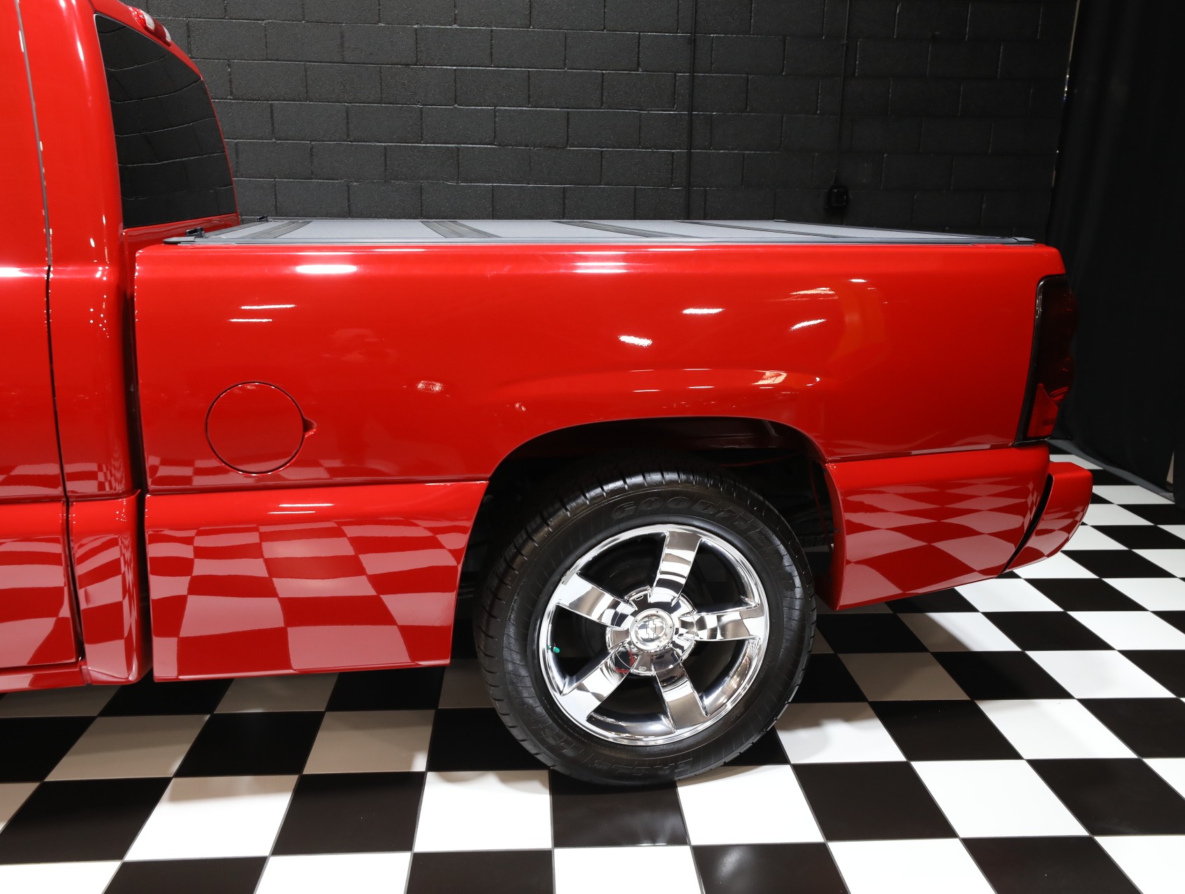 2006 Chevrolet Silverado 1500 SS 32