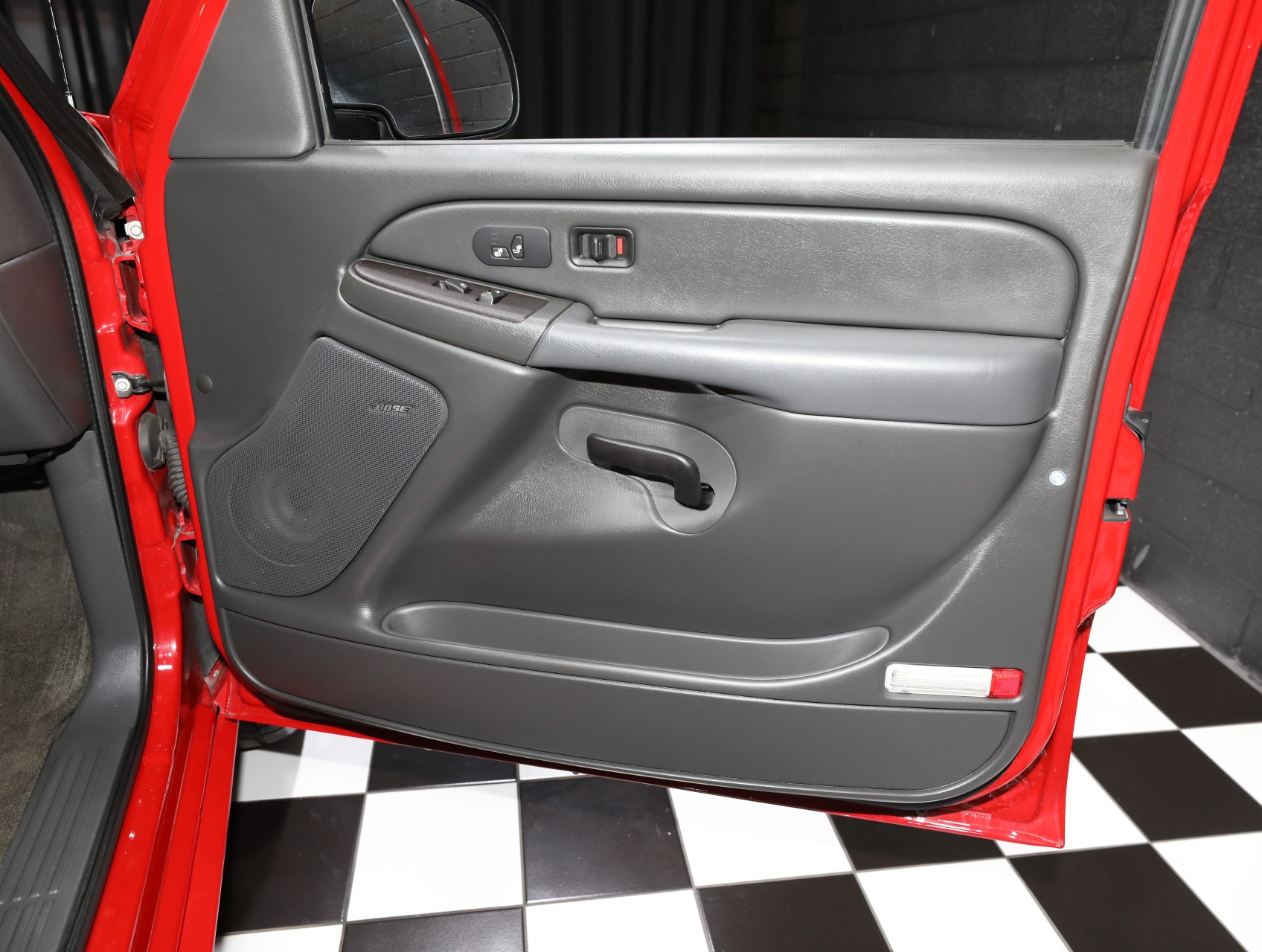 2006 Chevrolet Silverado 1500 SS 39