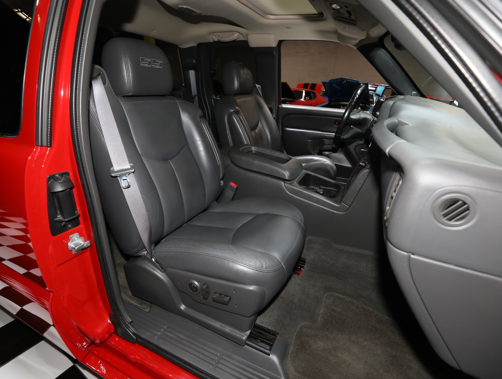 2006 Chevrolet Silverado 1500 SS 44