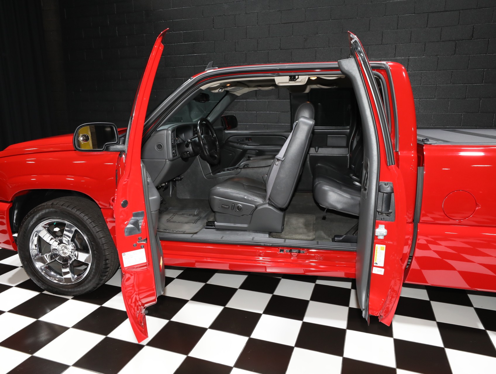 2006 Chevrolet Silverado 1500 SS 51