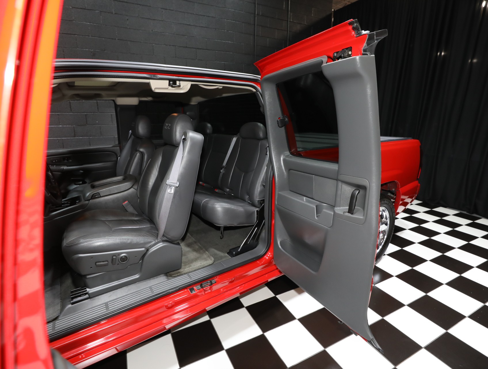 2006 Chevrolet Silverado 1500 SS 52