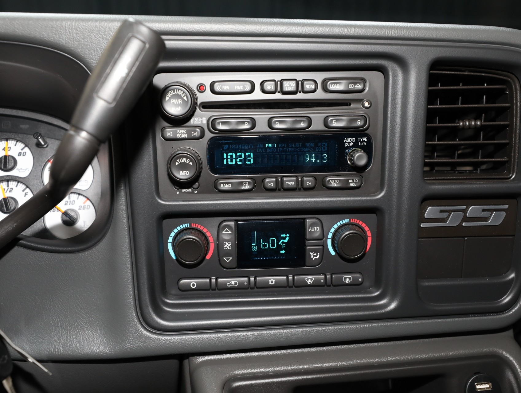 2006 Chevrolet Silverado 1500 SS 64