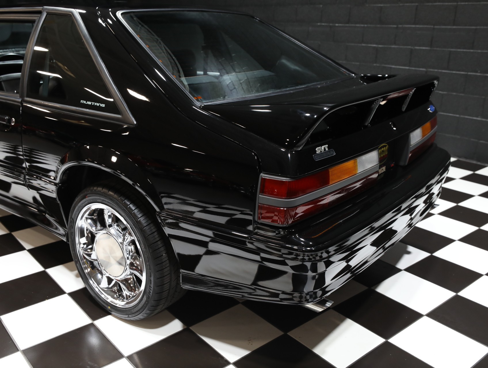 1993 Ford Mustang SVT Cobra 25