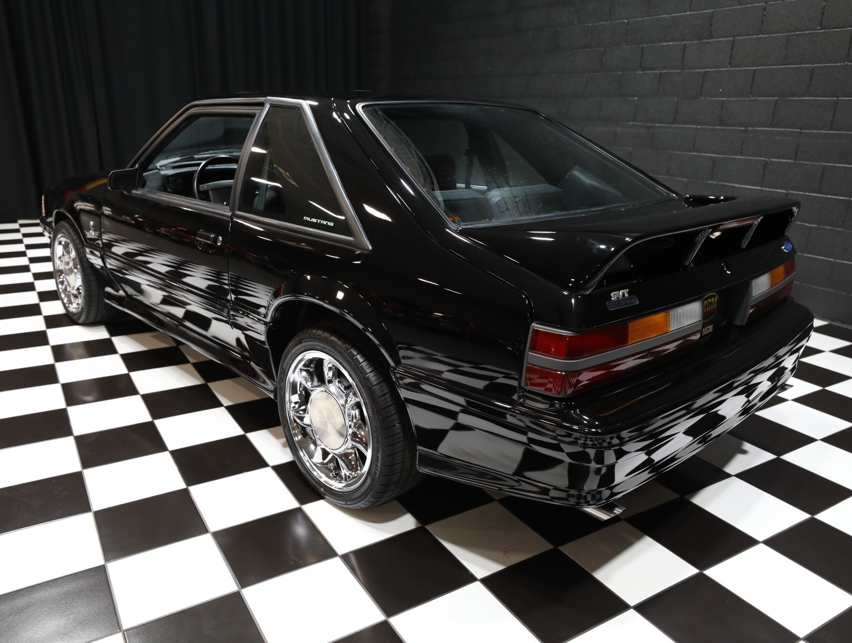 1993 Ford Mustang SVT Cobra 27