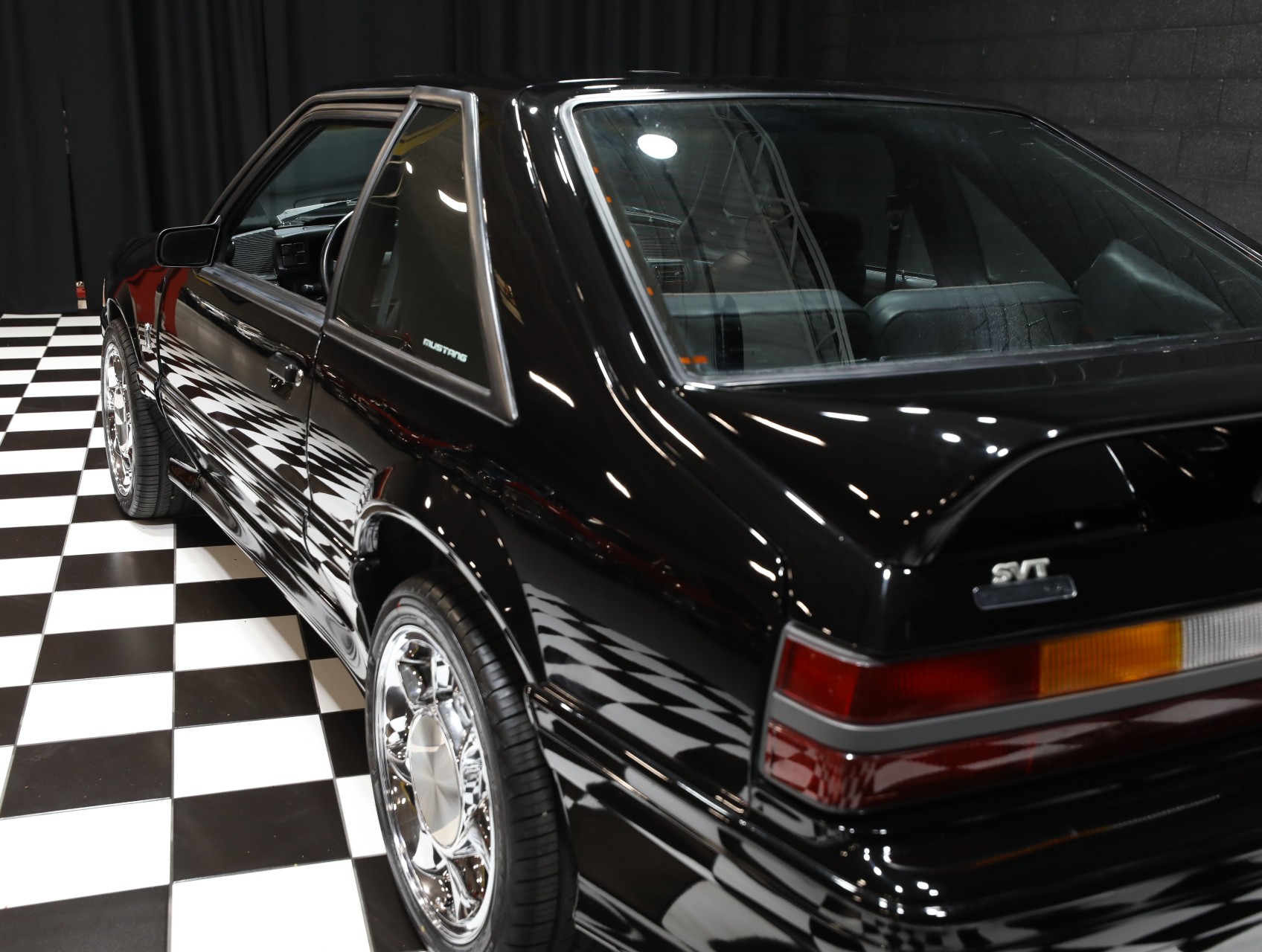 1993 Ford Mustang SVT Cobra 28