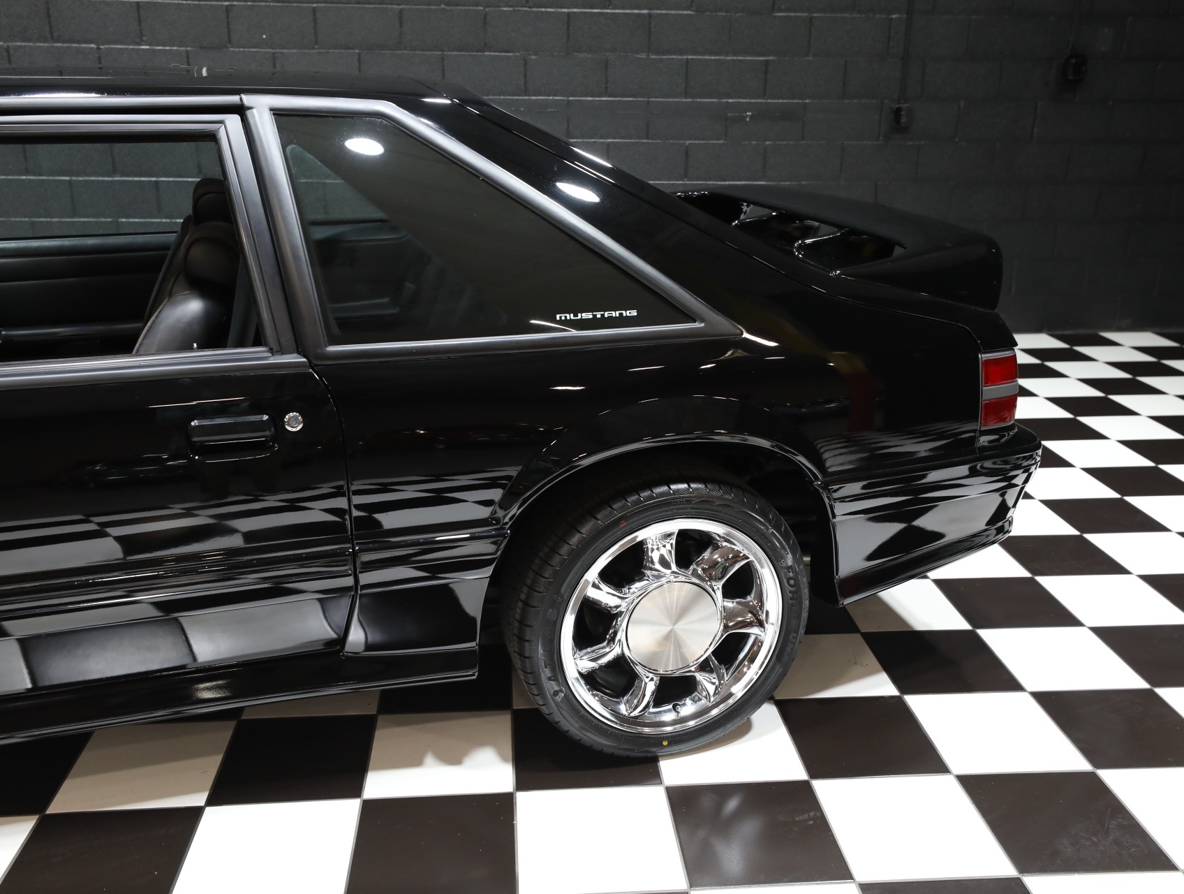 1993 Ford Mustang SVT Cobra 30