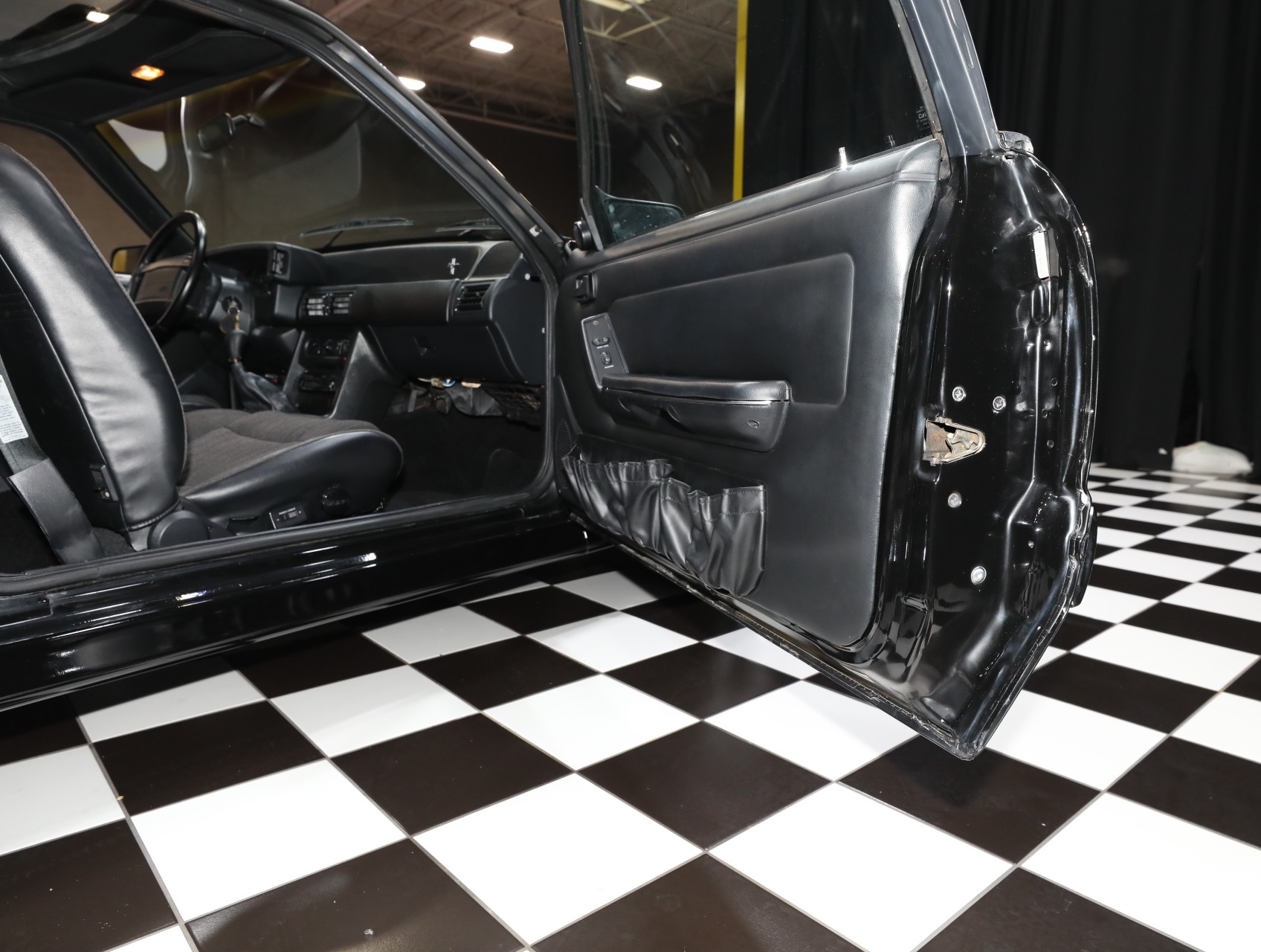 1993 Ford Mustang SVT Cobra 38