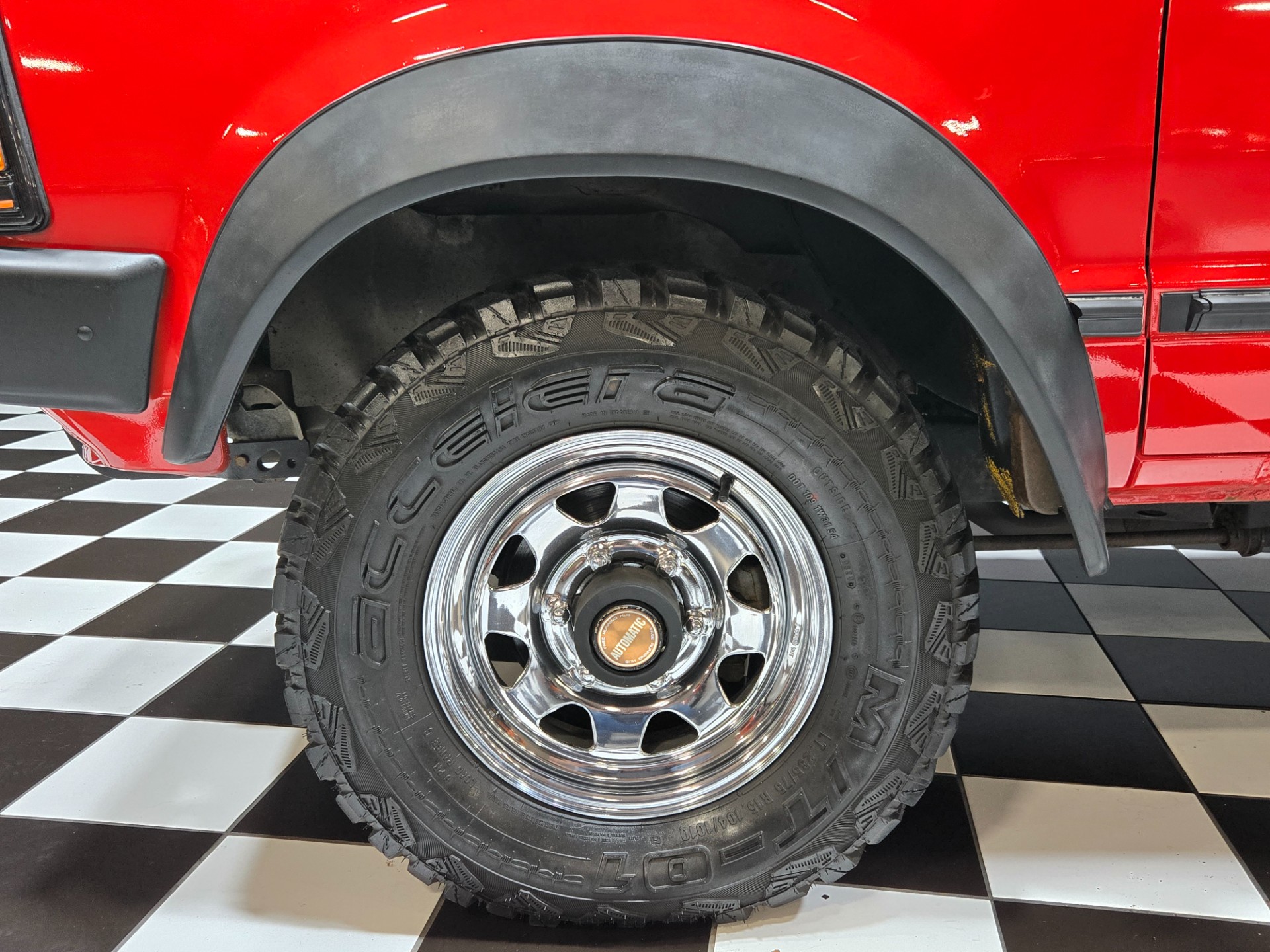 1985 Nissan Pickup 10