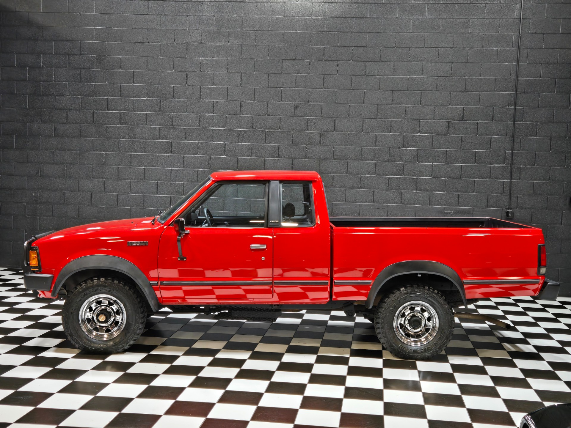 1985 Nissan Pickup 2