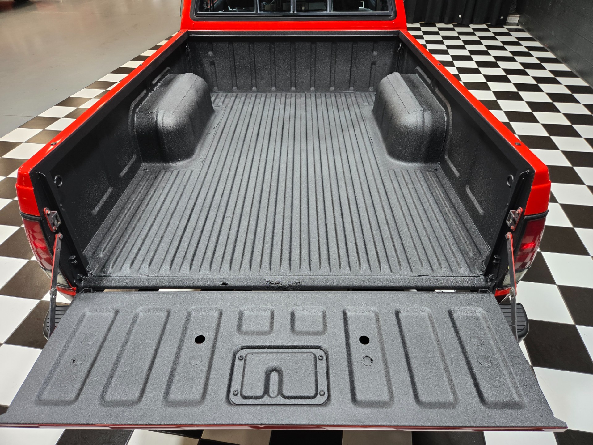 1985 Nissan Pickup 5