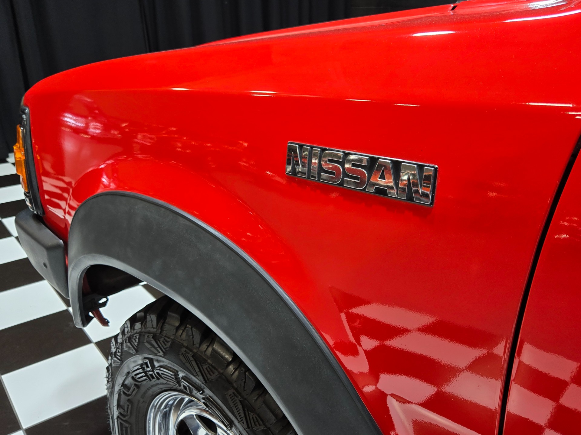1985 Nissan Pickup 9