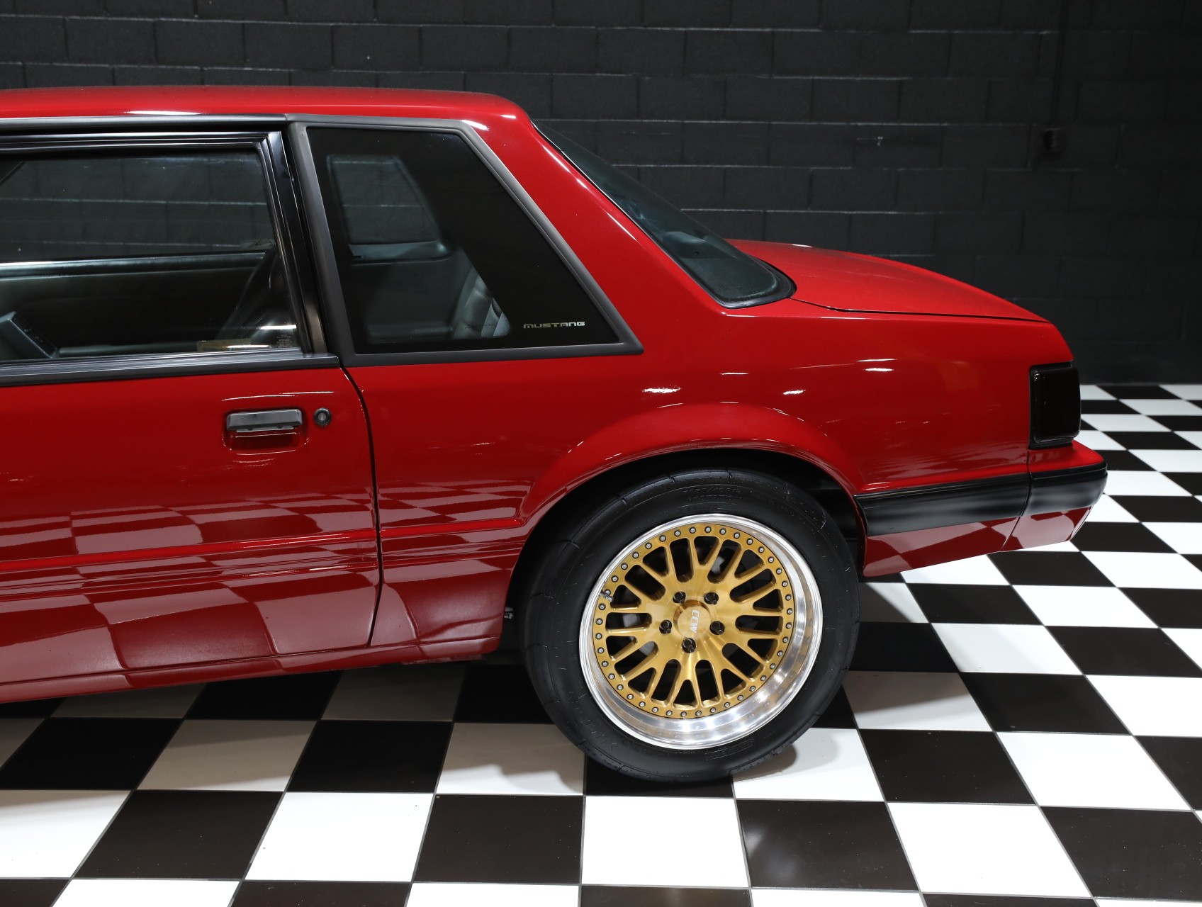 1989 Ford Mustang 32
