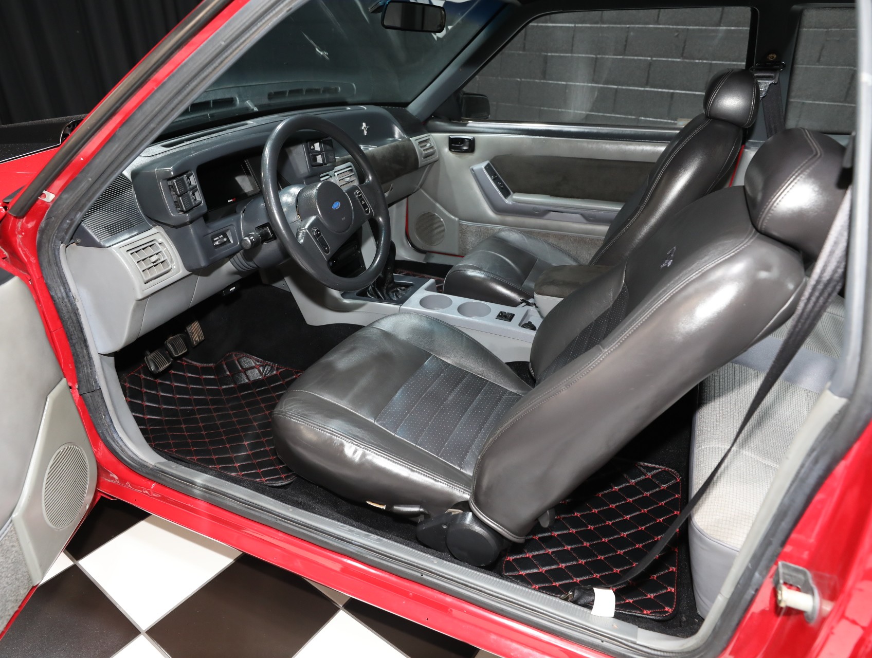 1989 Ford Mustang 4