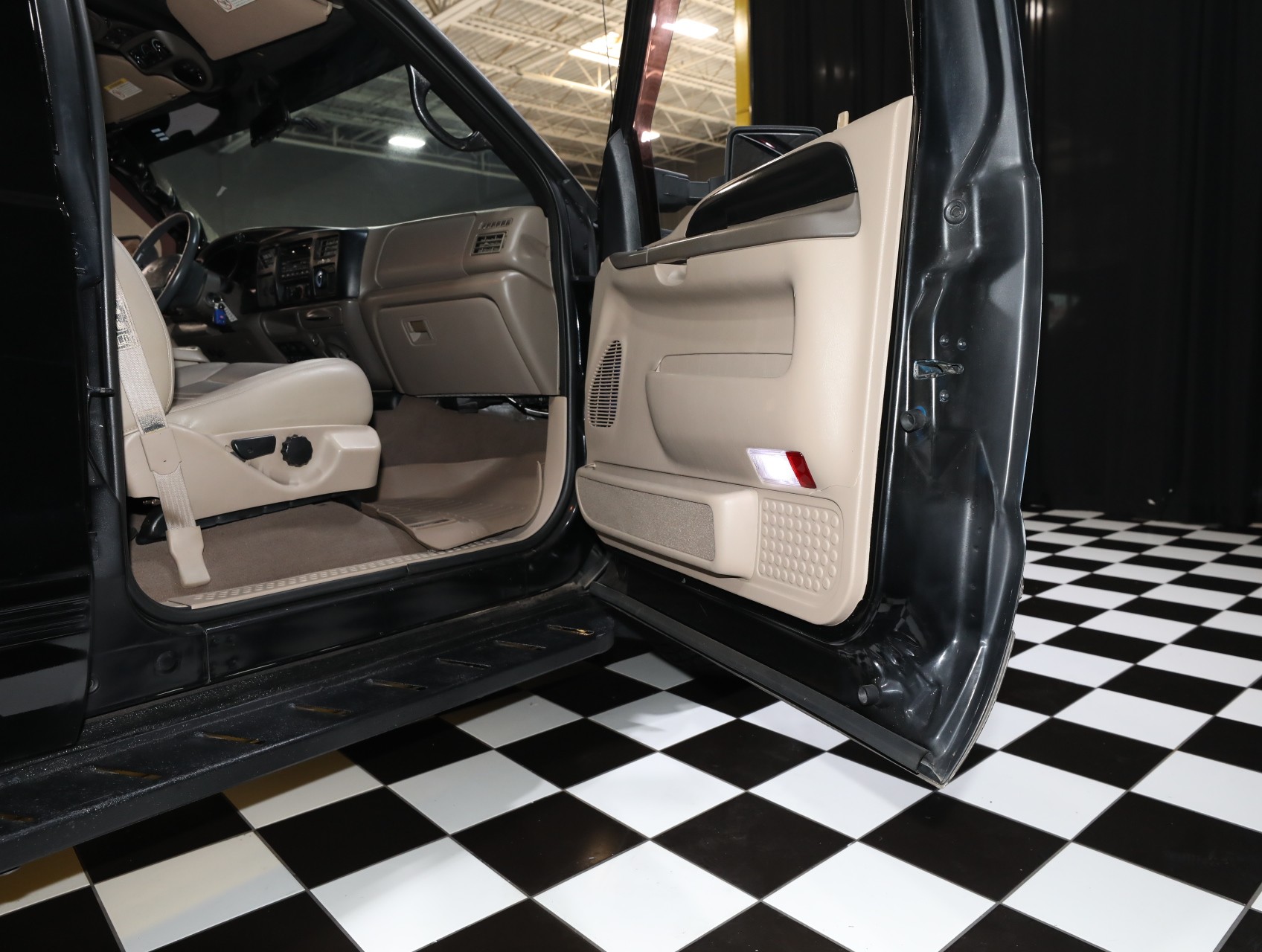 2001 Ford Excursion 33
