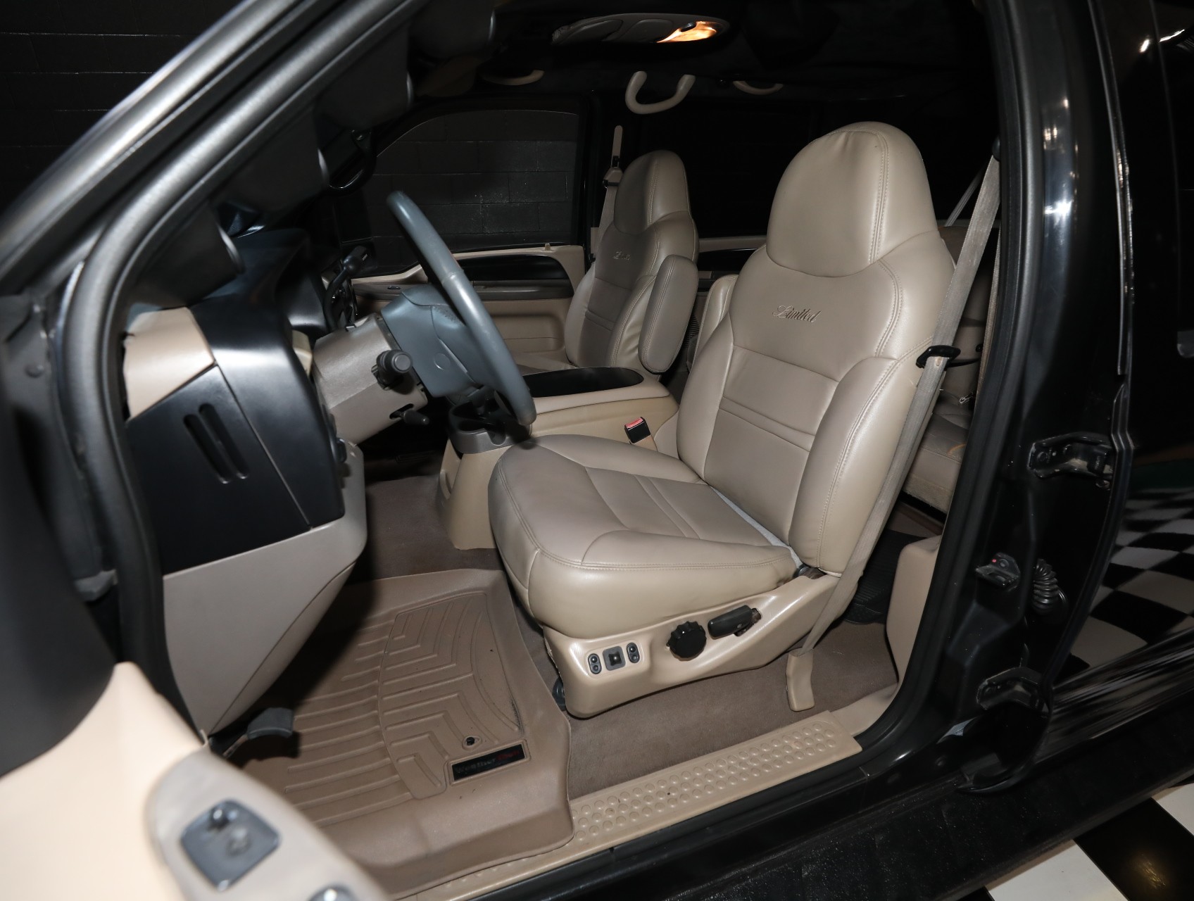 2001 Ford Excursion 54