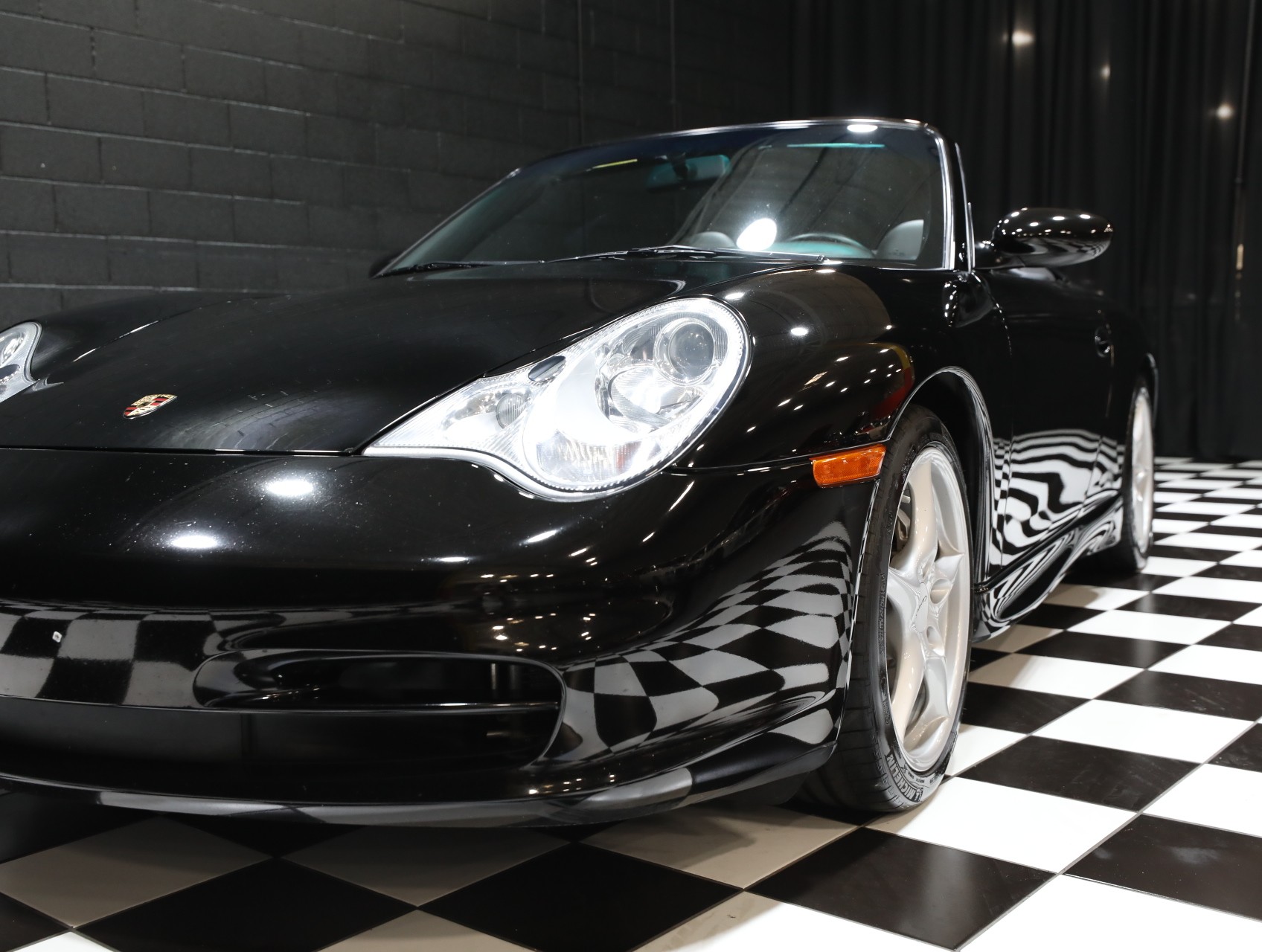 2003 Porsche 911 16