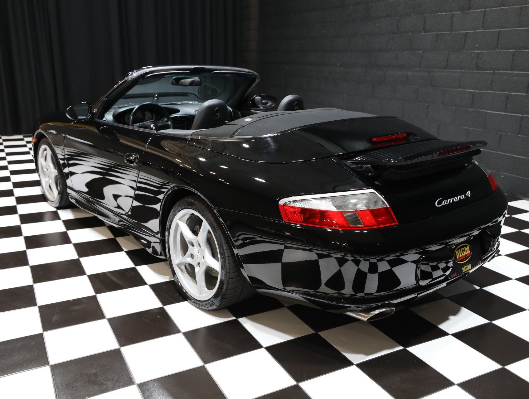 2003 Porsche 911 32
