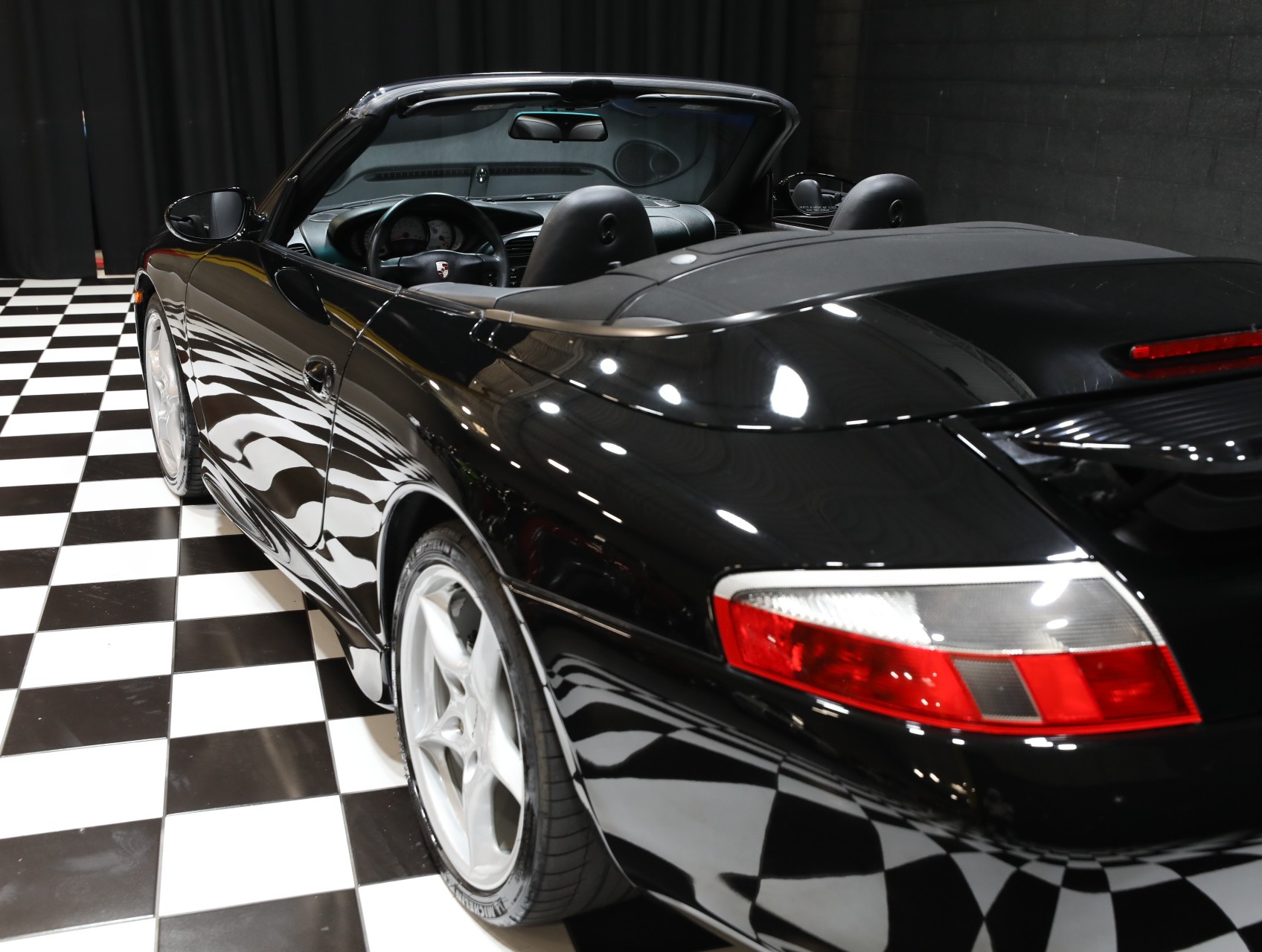 2003 Porsche 911 33