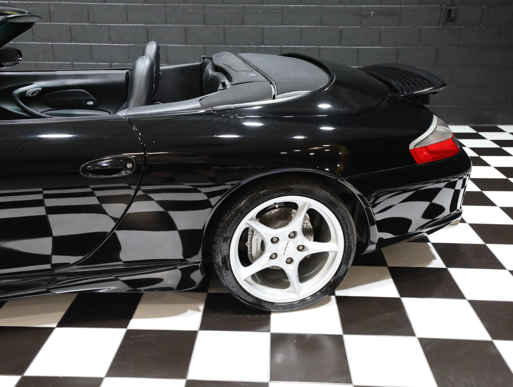 2003 Porsche 911 34