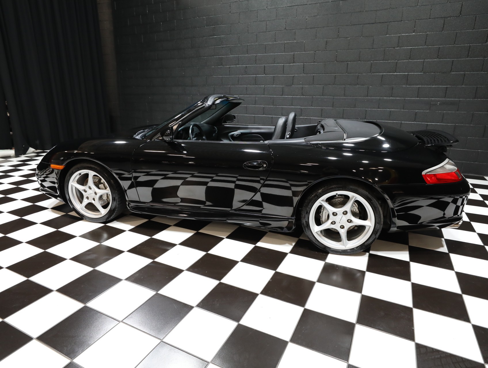 2003 Porsche 911 35